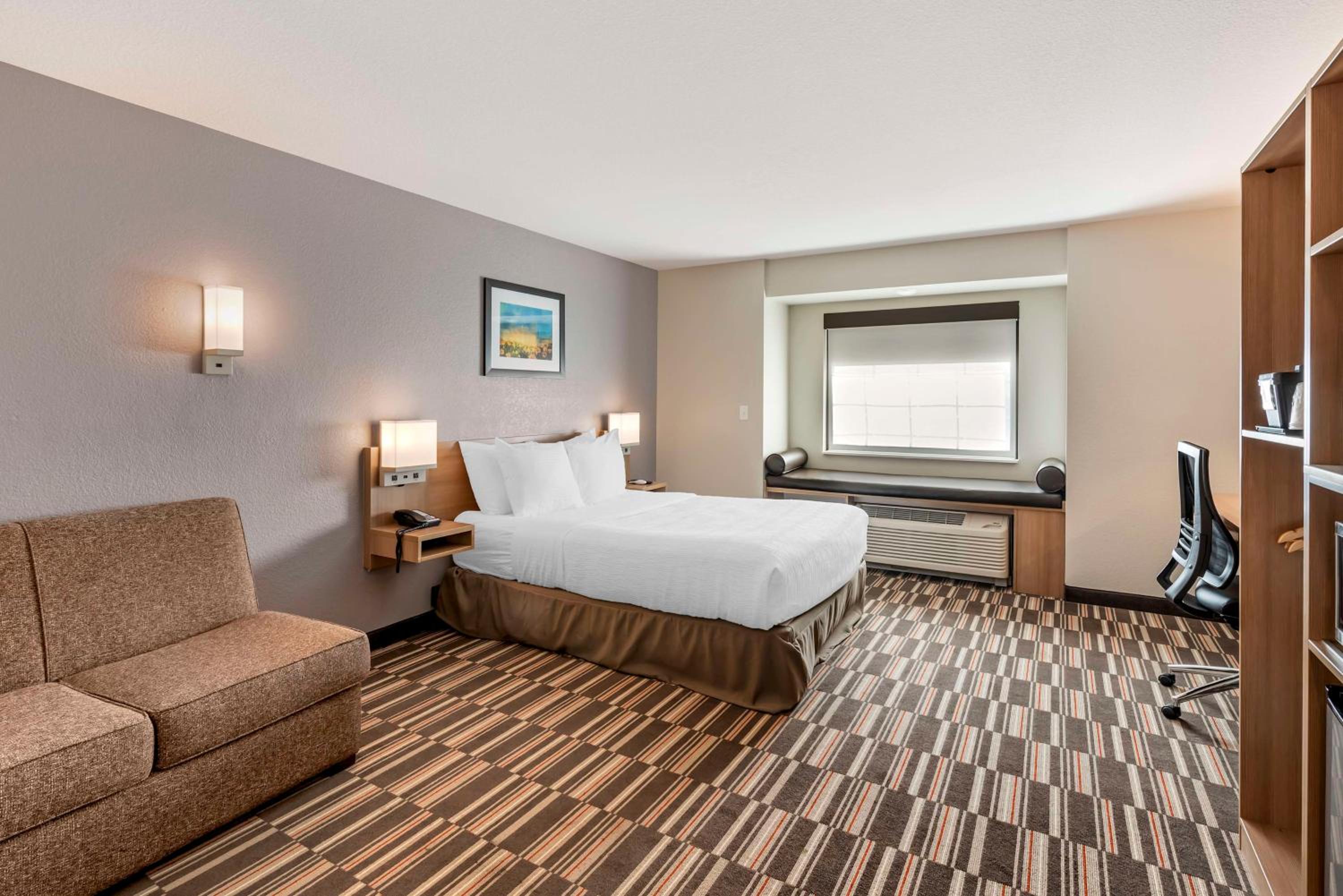 Queen Suite with Sofa Bed - Communication Assistance photo 1