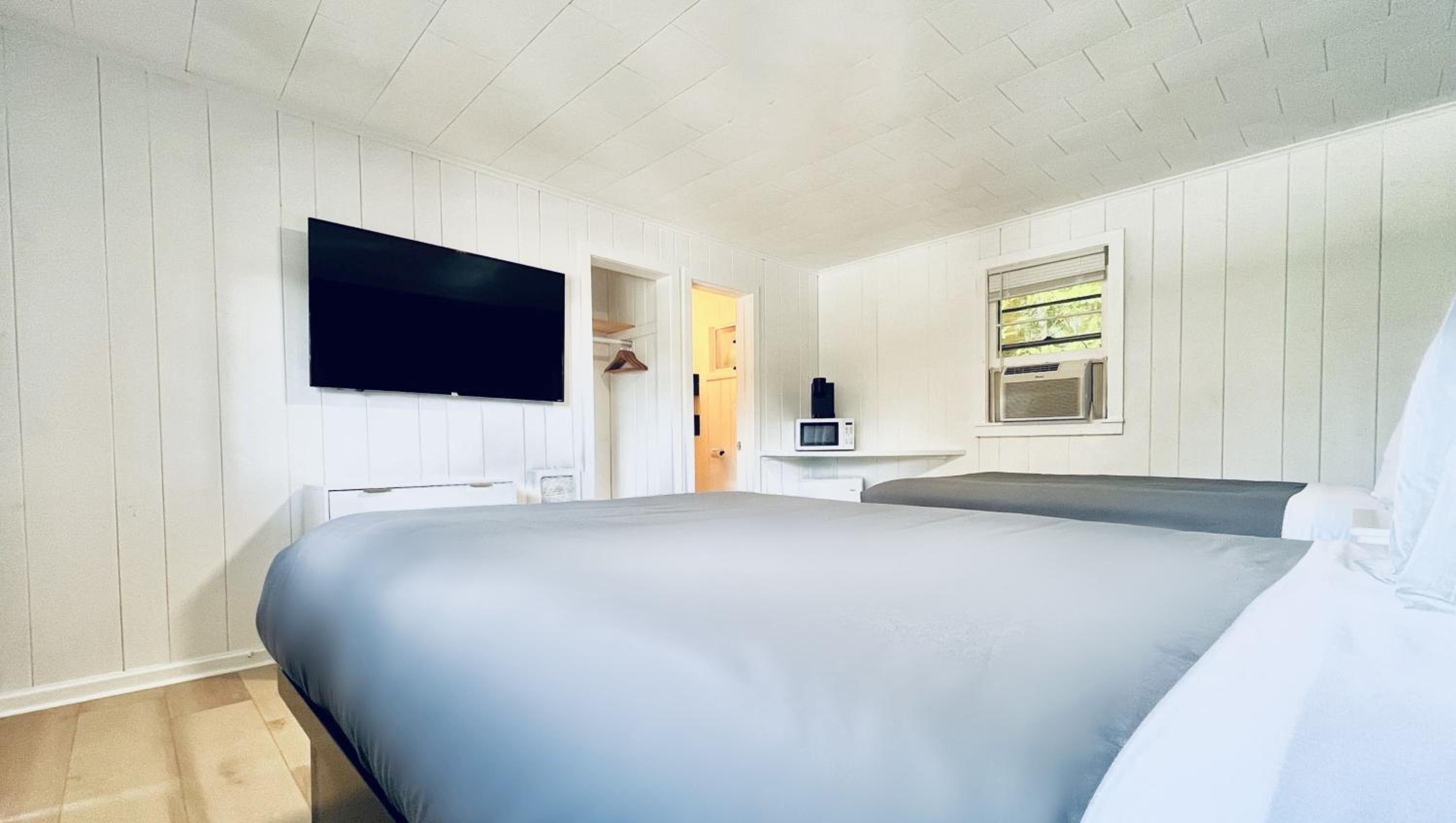 Two Full Beds Nonsmoking Northside - Photo 2