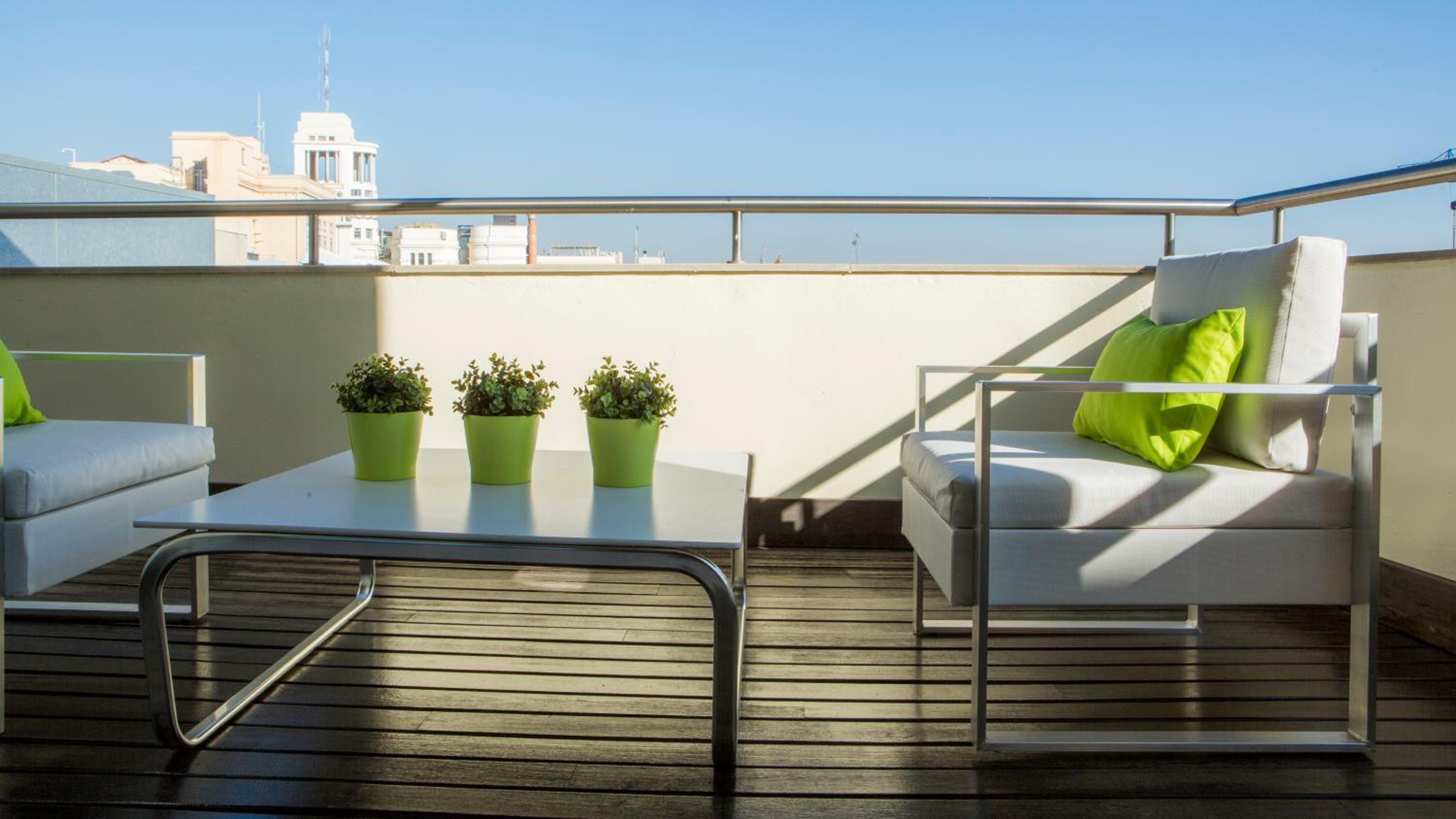 Double Room With Terrace thumbnail 6