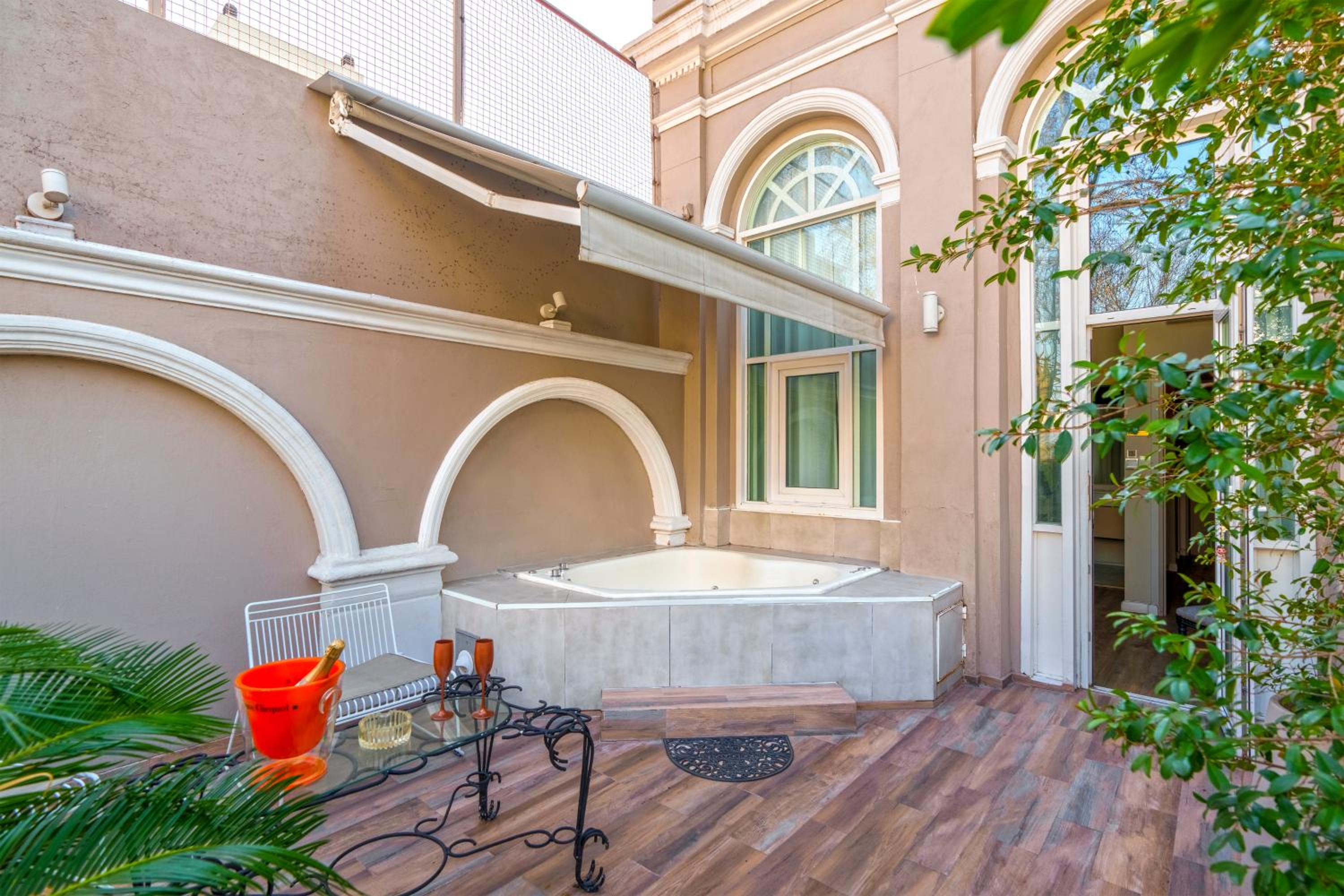 Deluxe Double Room with Hot Tub photo 3