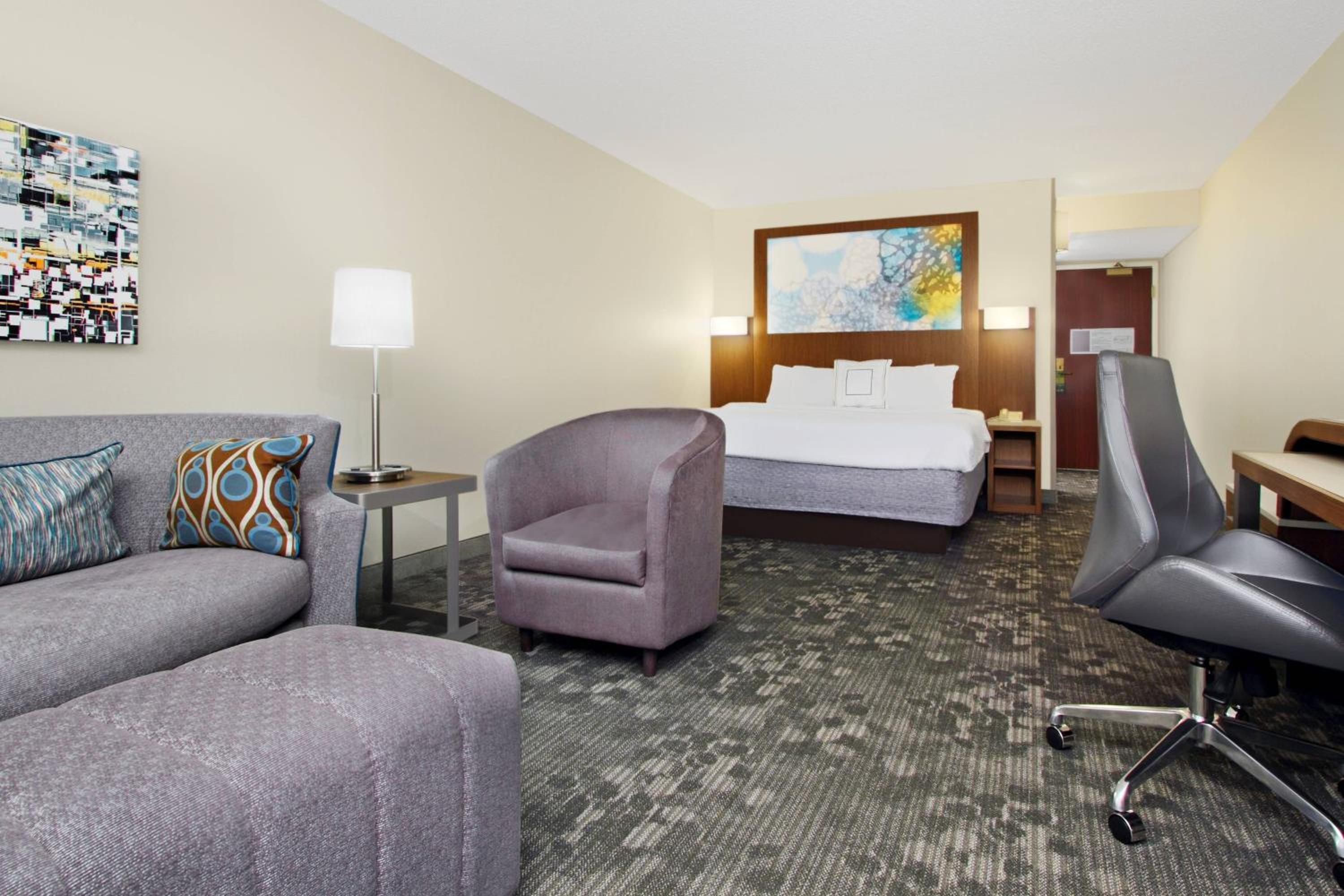 King Room with Sofa Bed and Balcony - Hearing Accessible - Photo 3