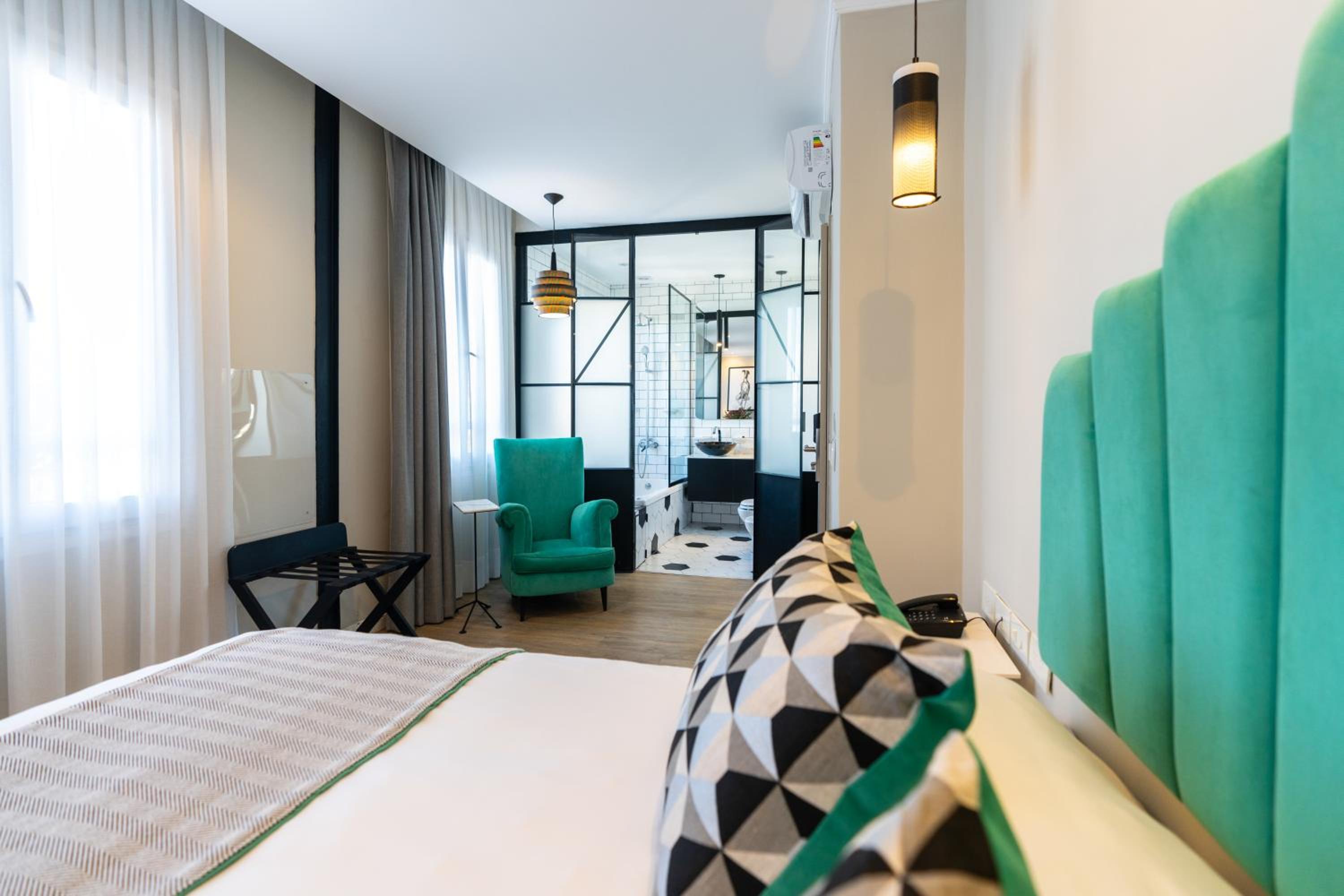 Double Room with Spa Bath photo 3