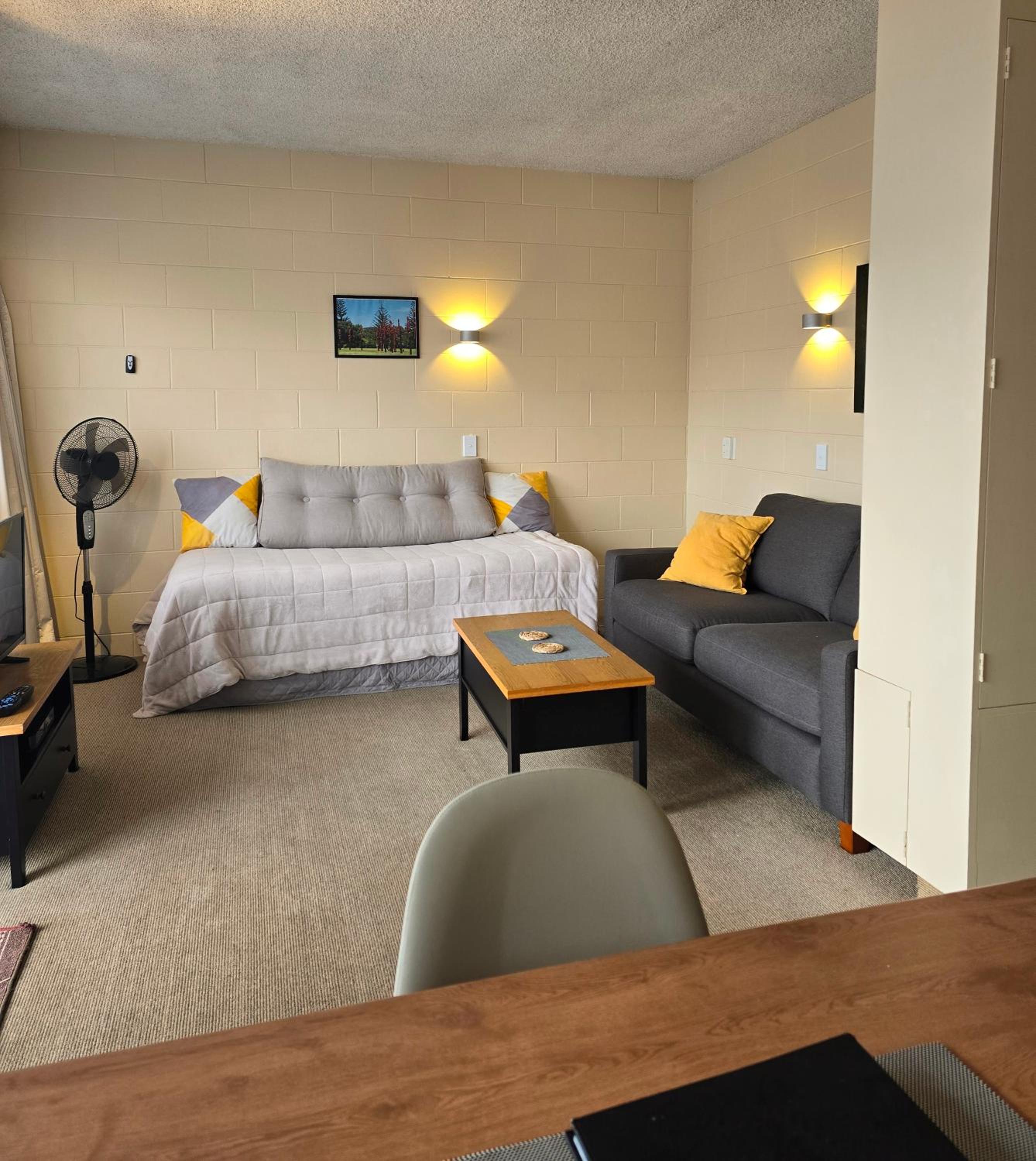 One-Bedroom Apartment photo 2