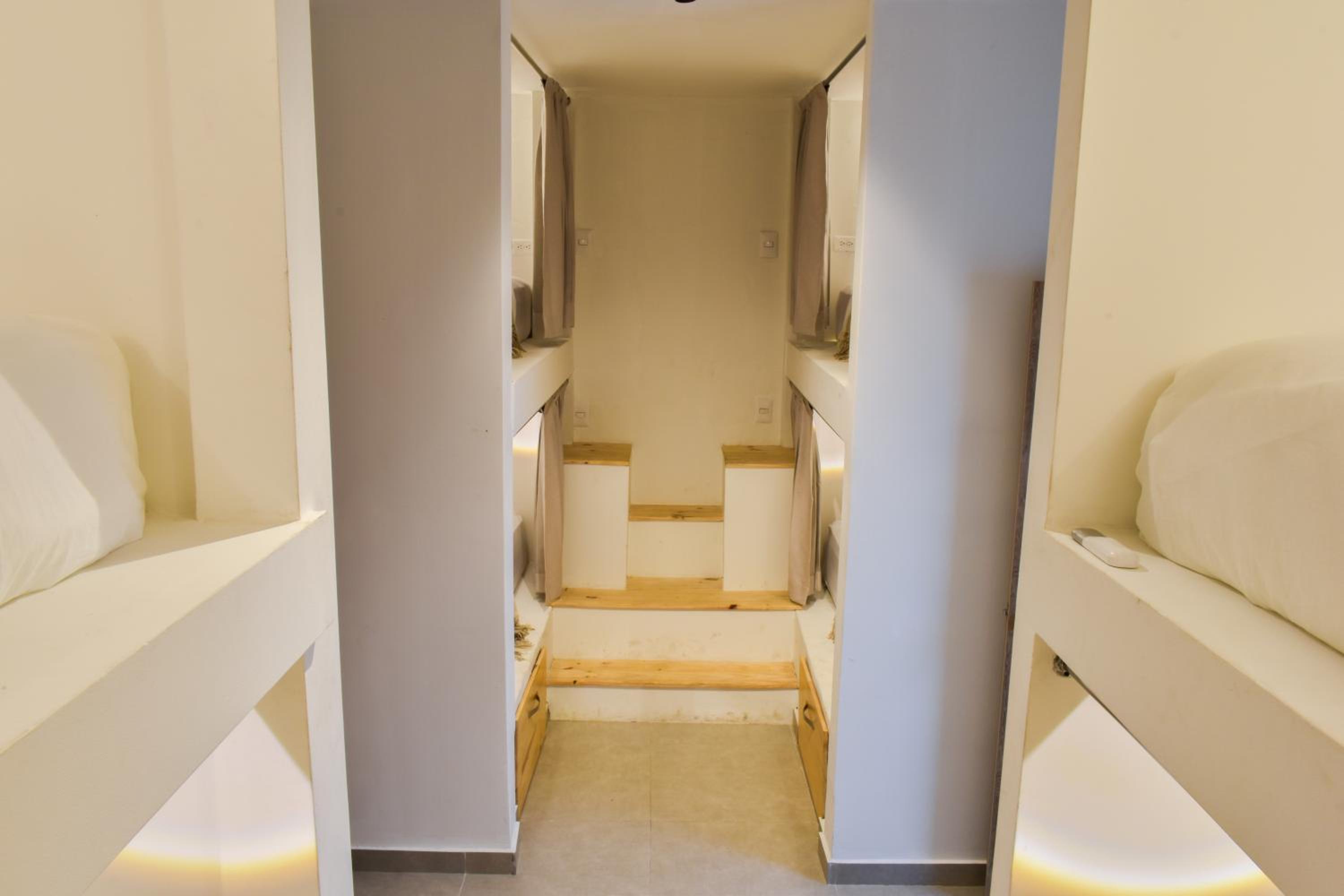 Bed in 8-Bed Dormitory Room photo 3