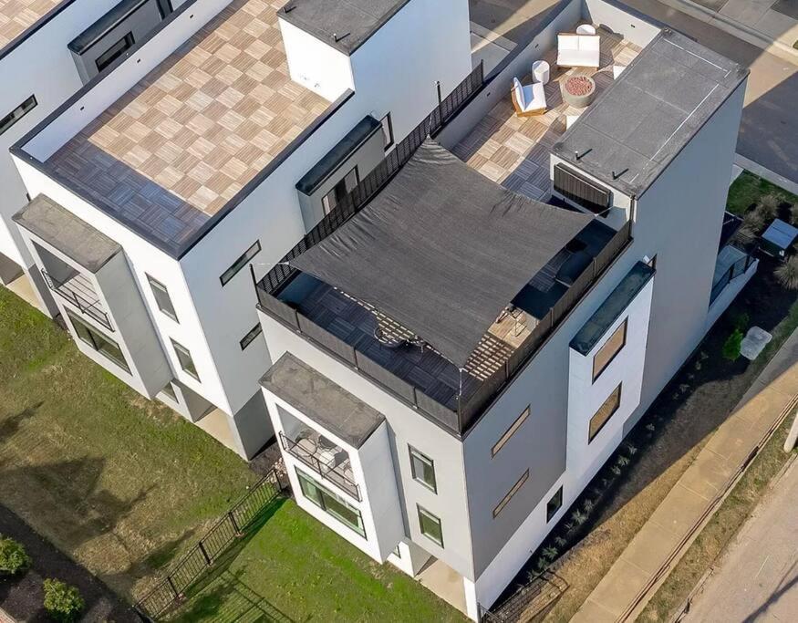 Four-Bedroom House photo 2