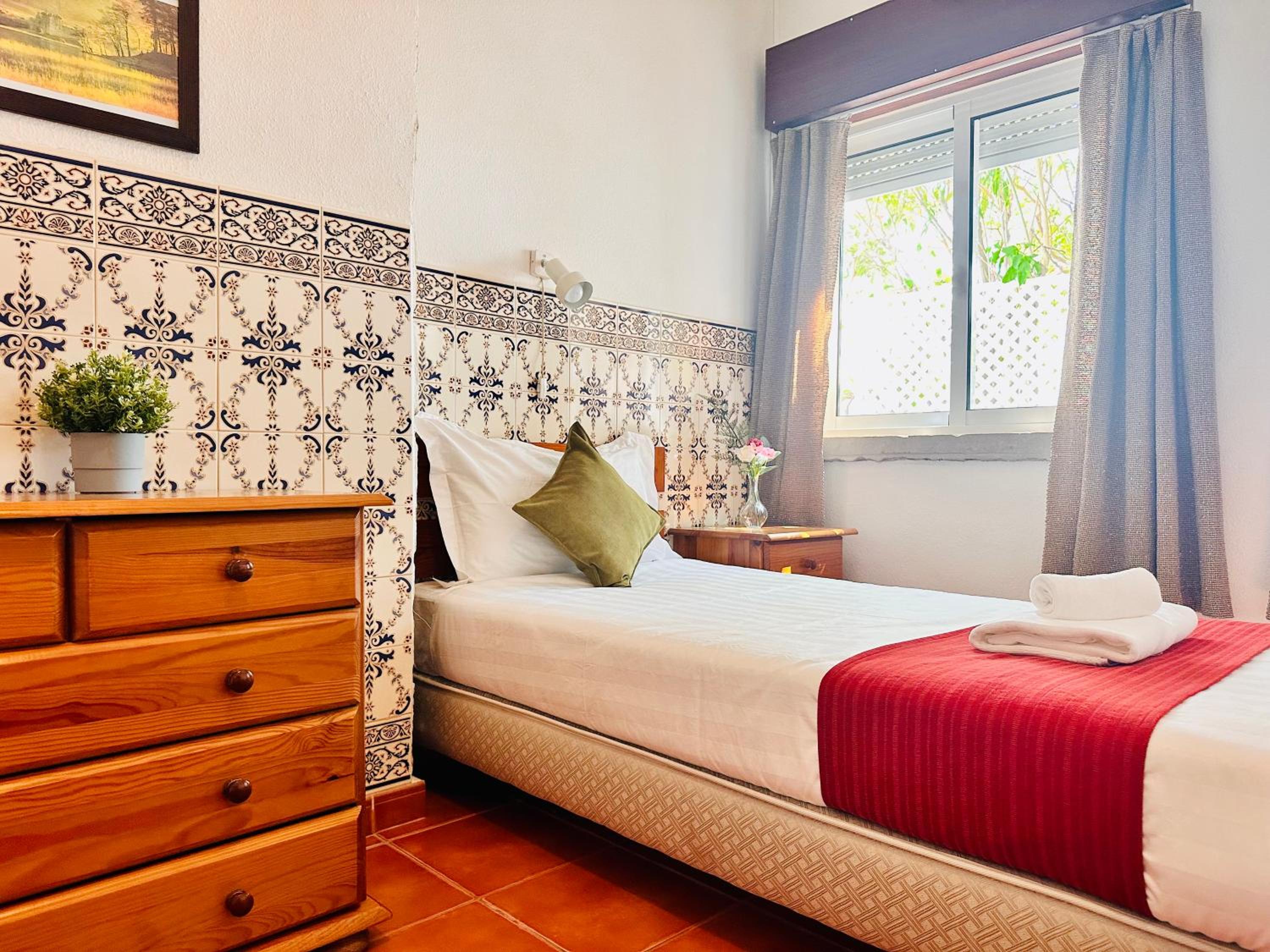 Standard Double or Twin Room with Garden View - Photo 4