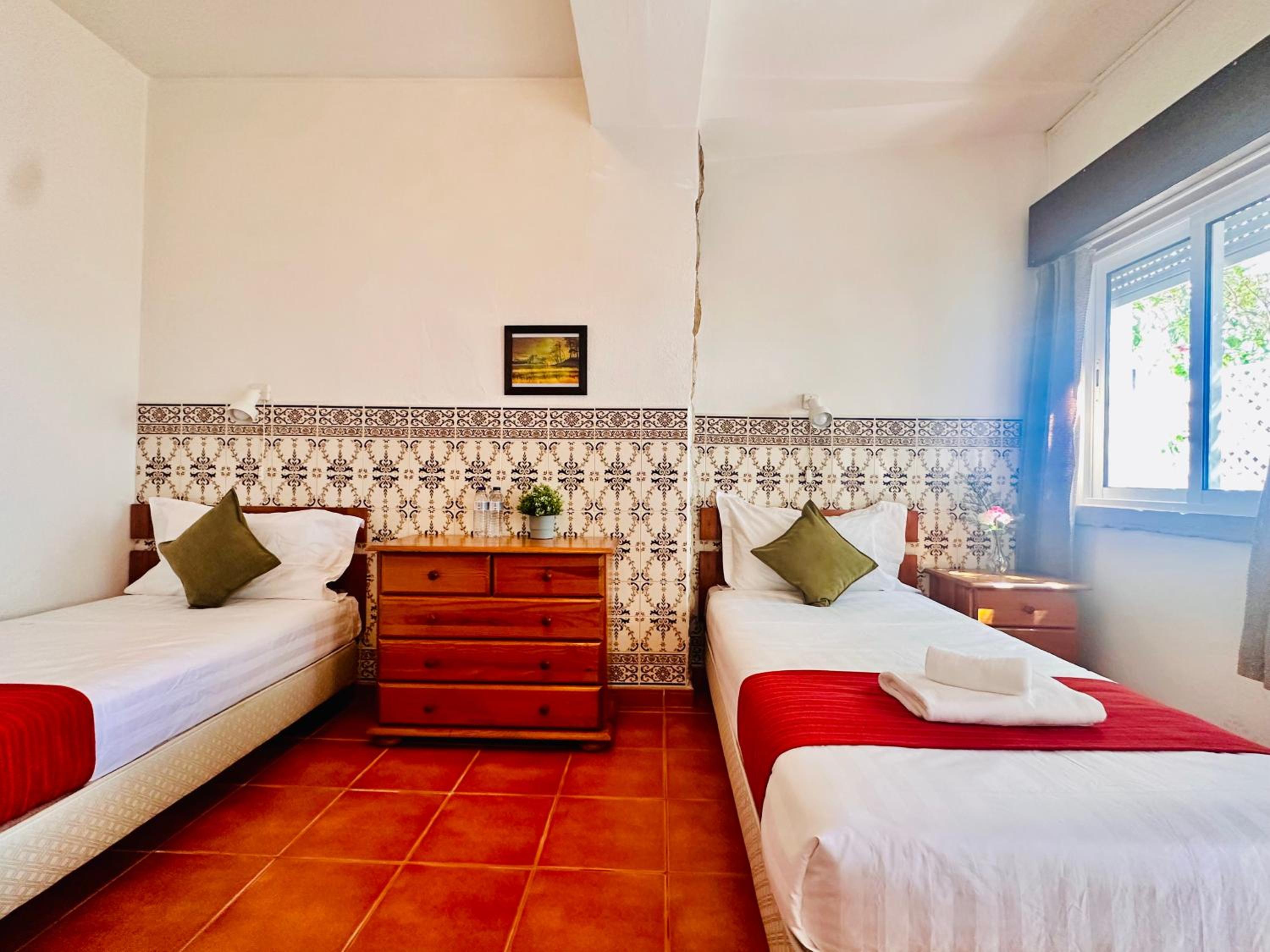 Standard Double or Twin Room with Garden View - Photo 7