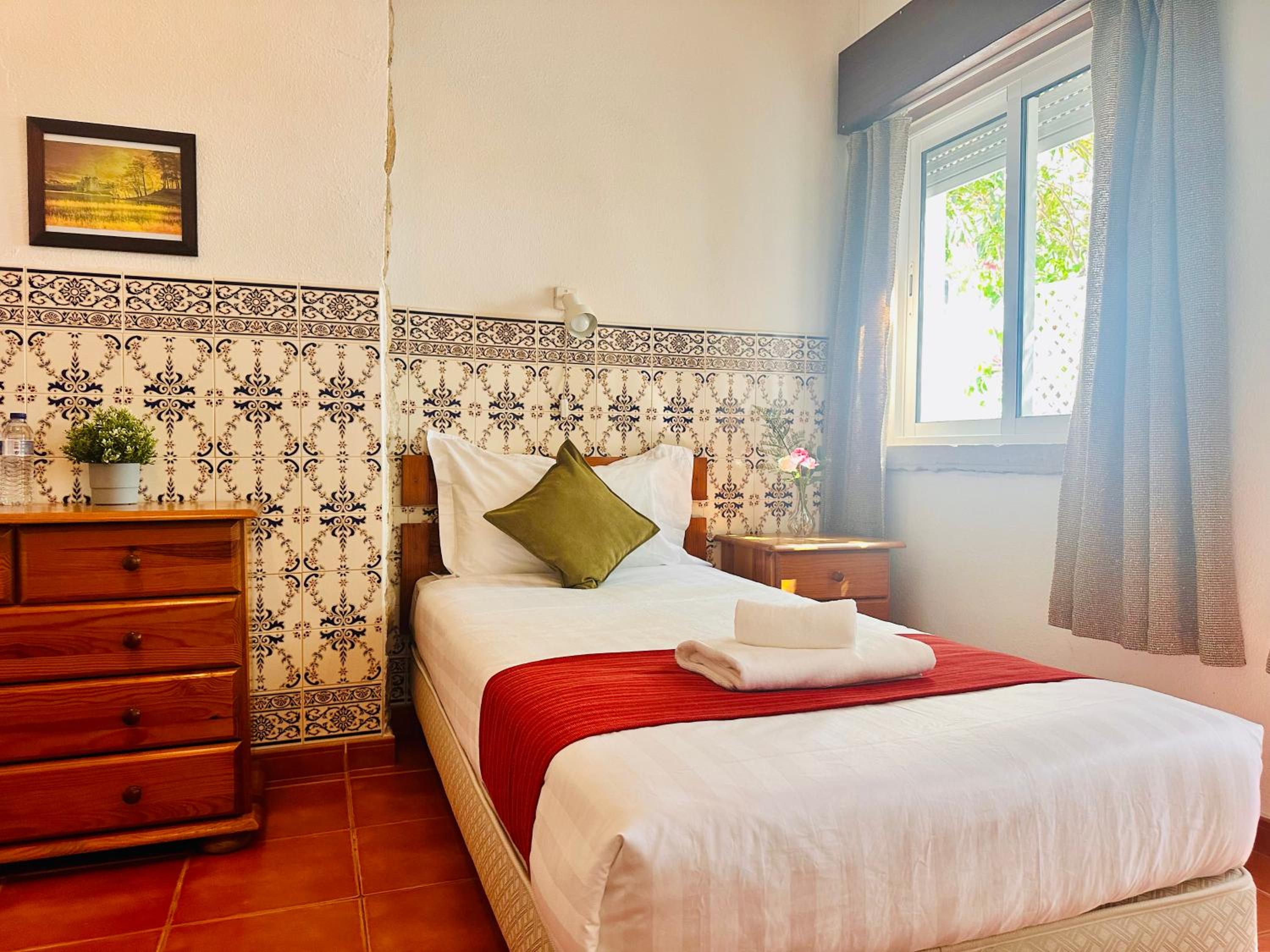 Standard Double or Twin Room with Garden View - Photo 3