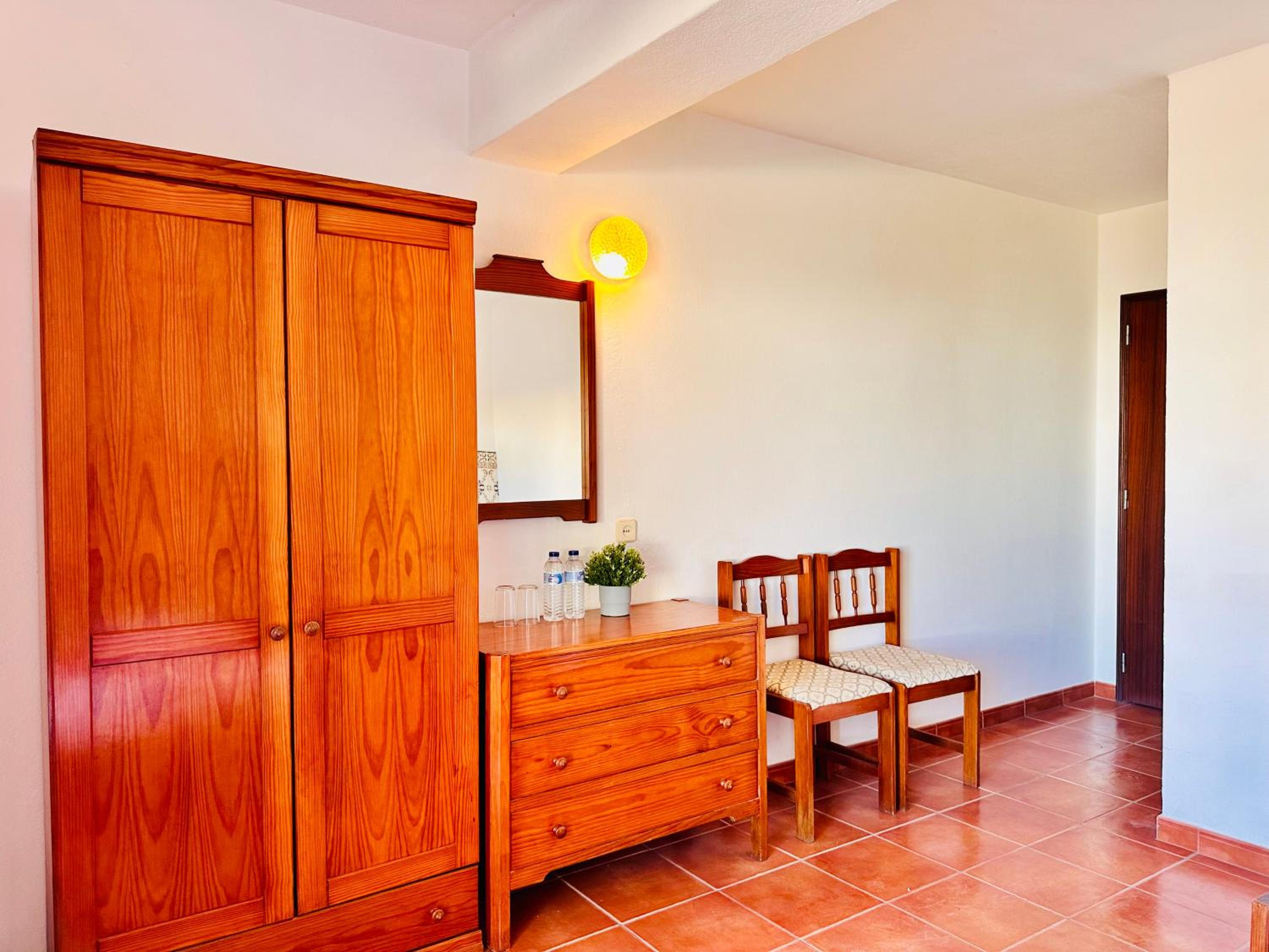 Superior Twin Room with City View - Photo 7
