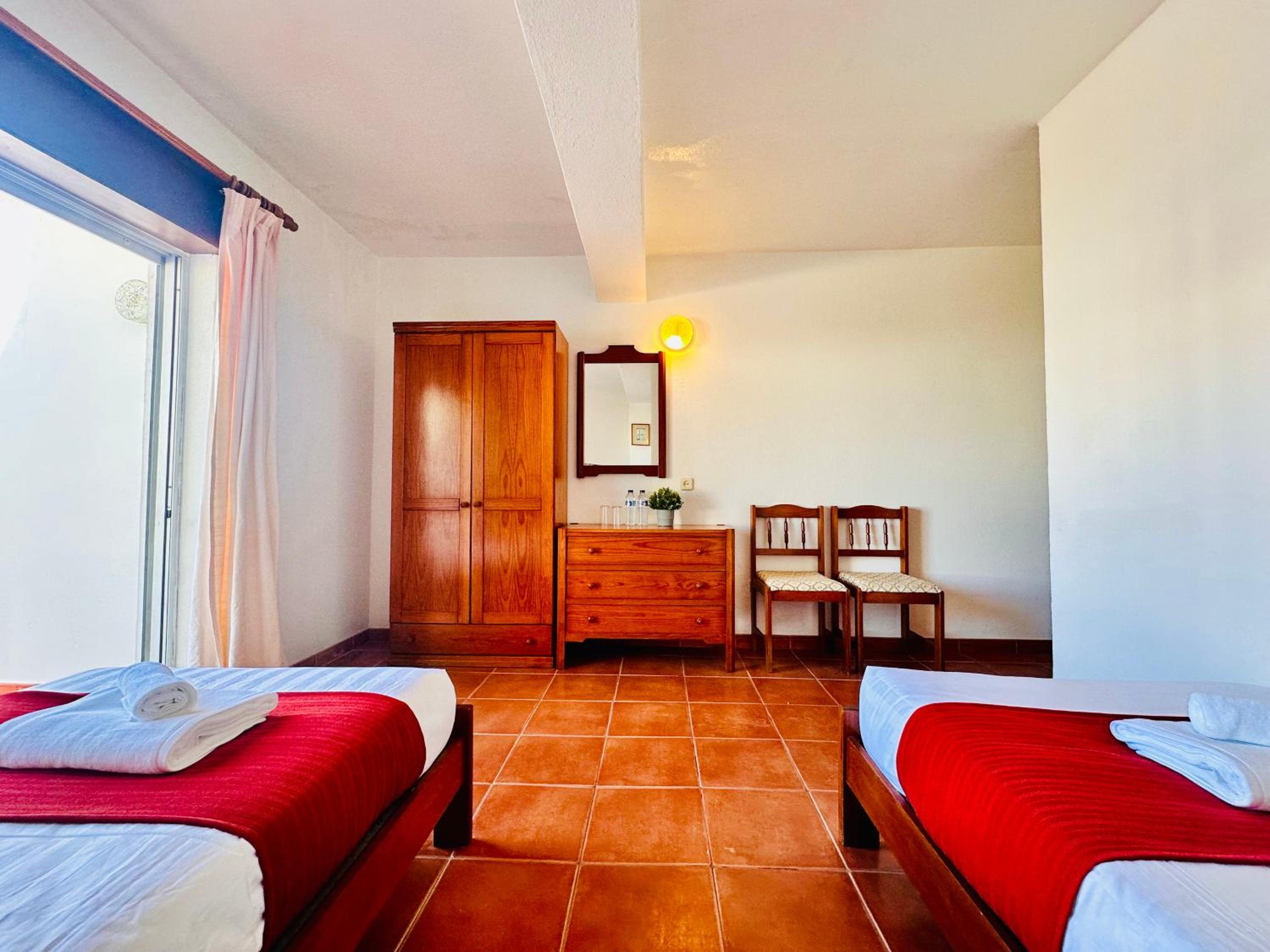 Superior Twin Room with City View - Photo 9
