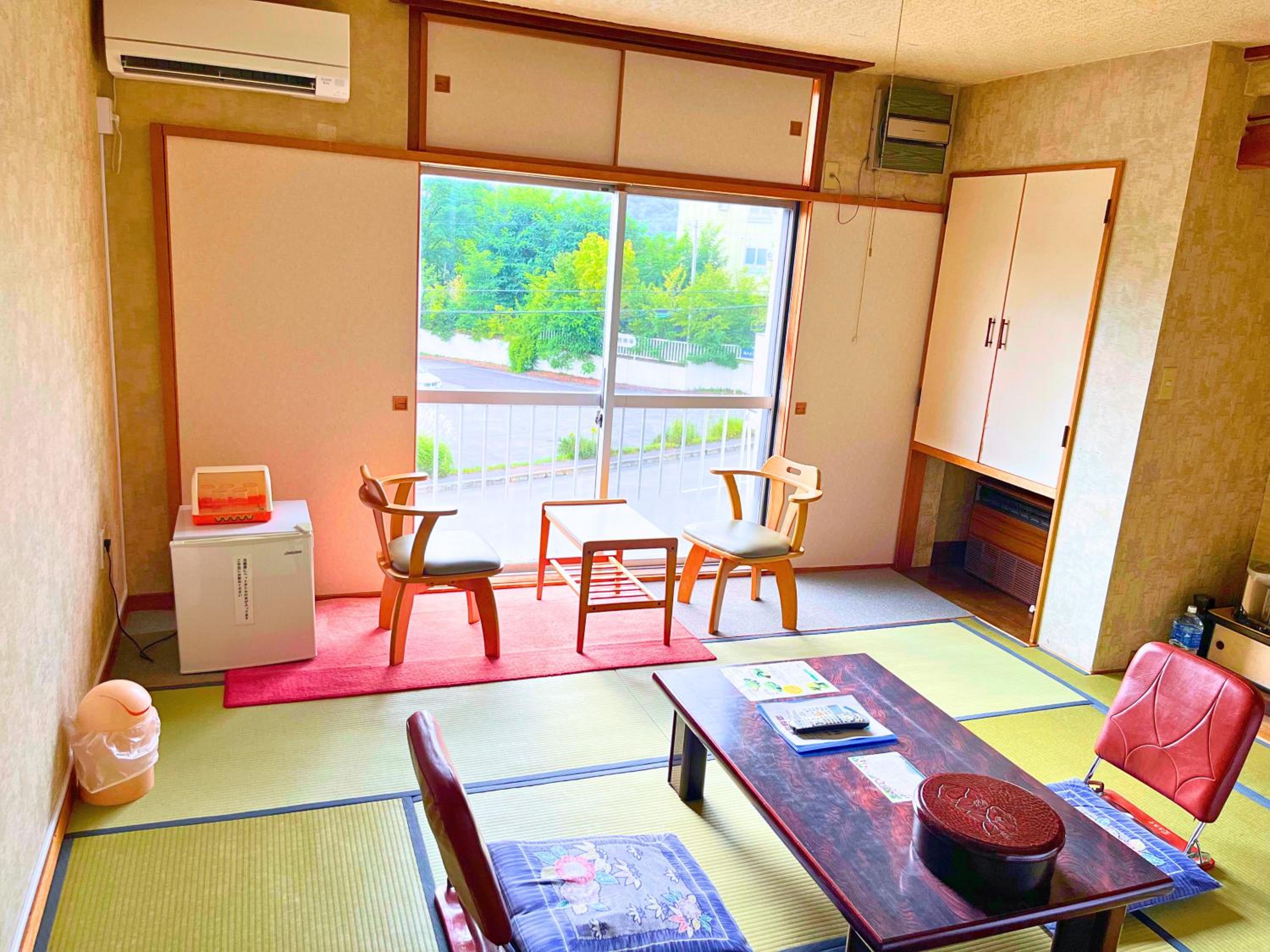 Japanese-Style Twin Room with Shower - Non-Smoking photo 3