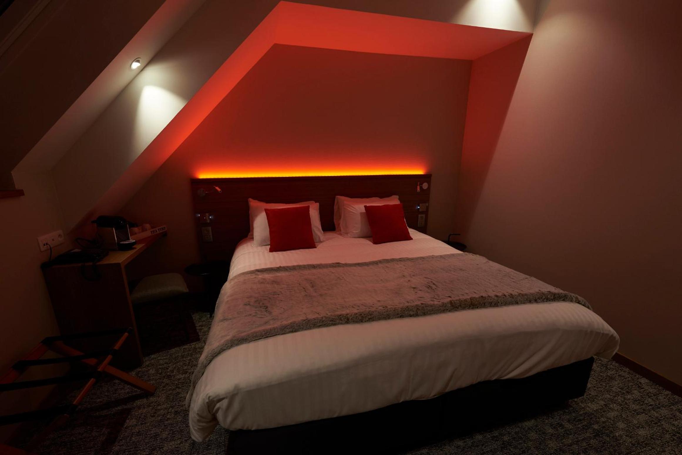 Double or Twin Room - Photo 13