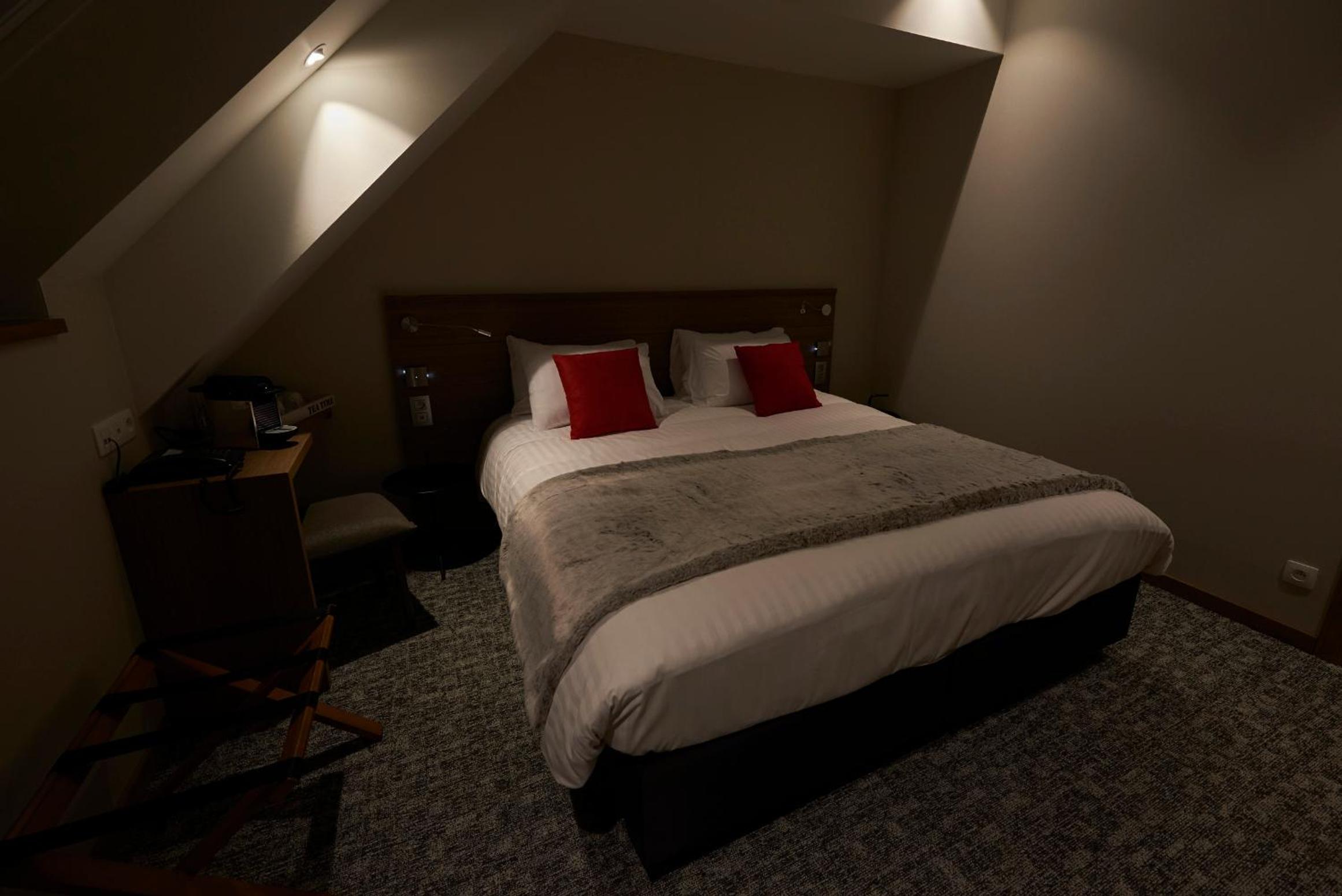 Double or Twin Room - Photo 14