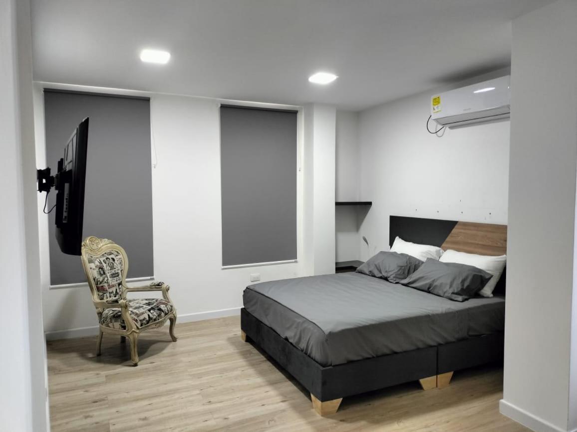 One-Bedroom Apartment photo 1
