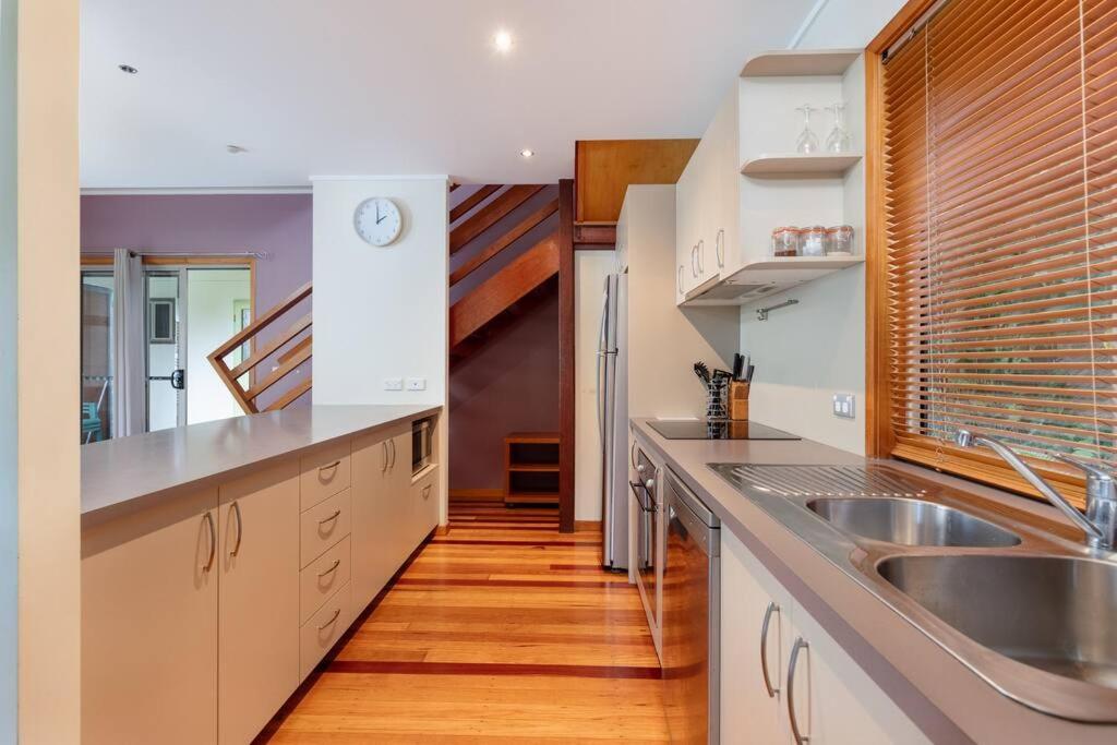Three-Bedroom House photo 3