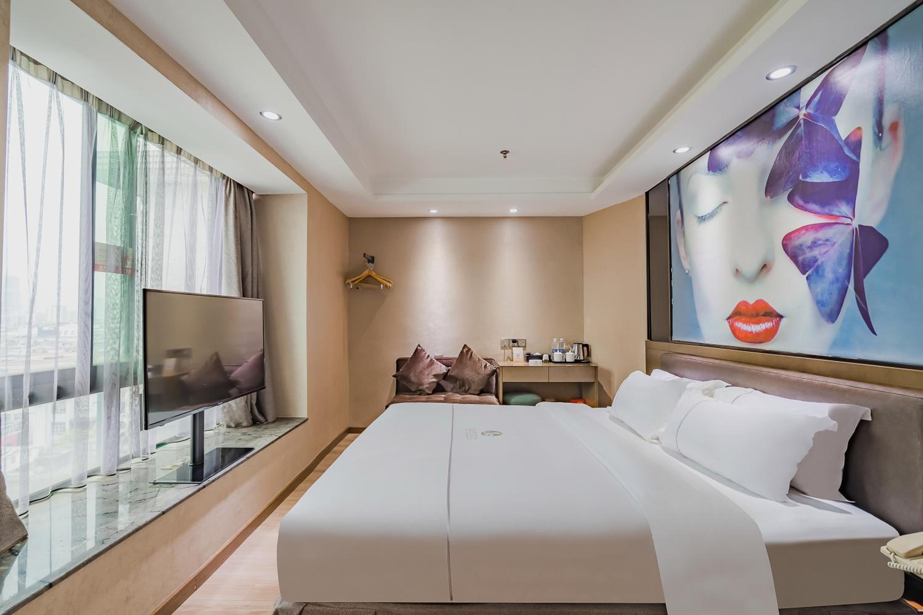 Standard Queen Room