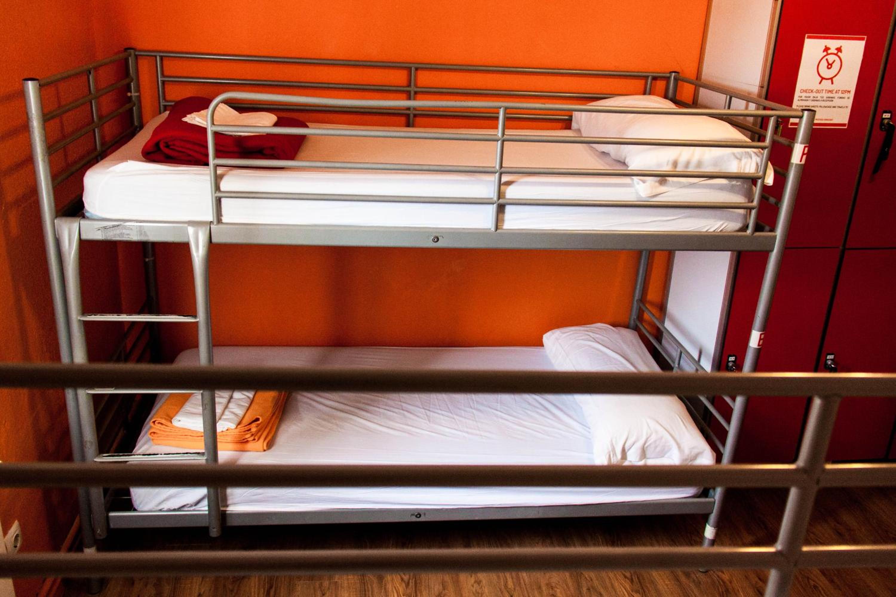 Cama en habitación compartida para 8 personas