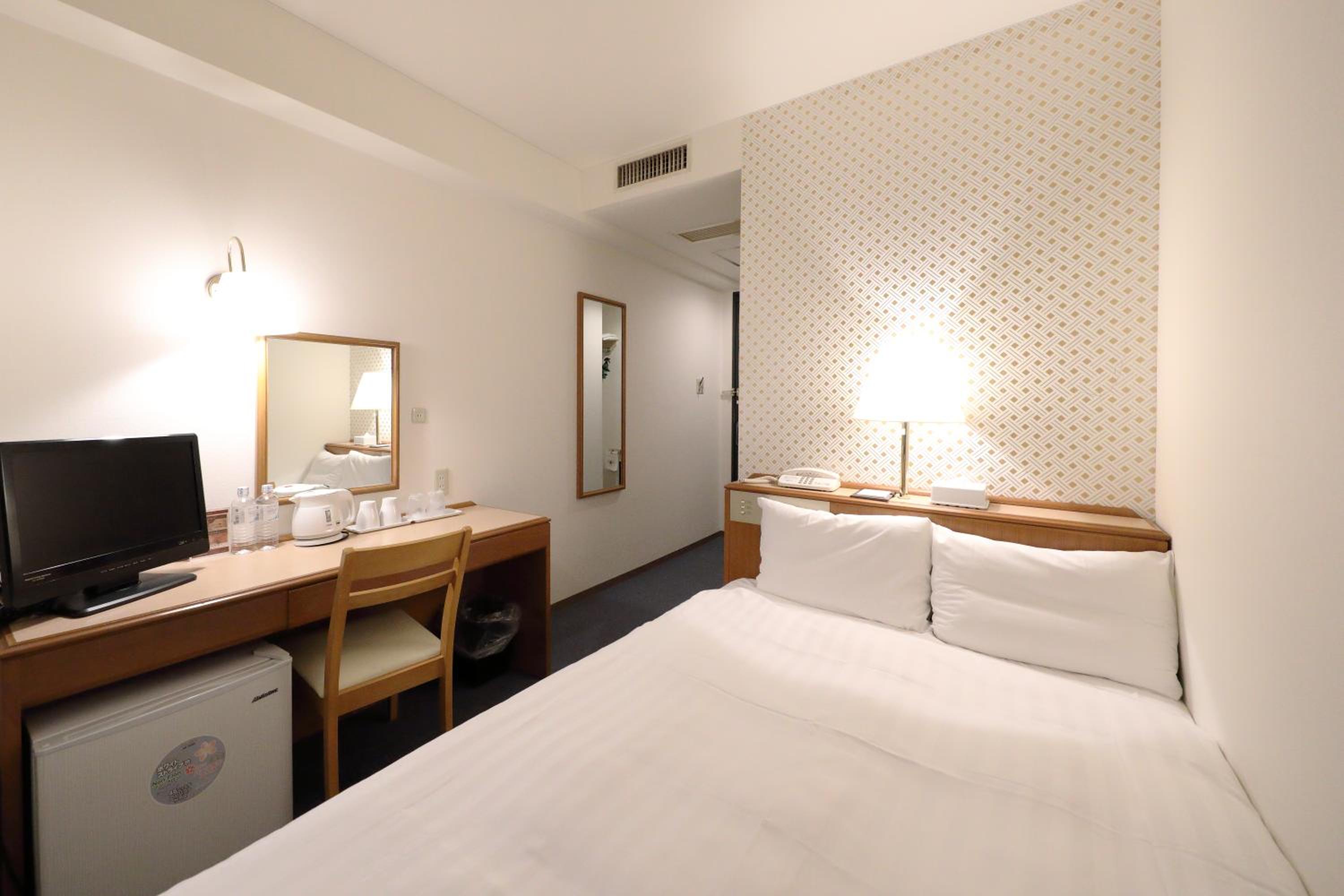 Double Room with Small Double Bed - Non-Smoking photo 2