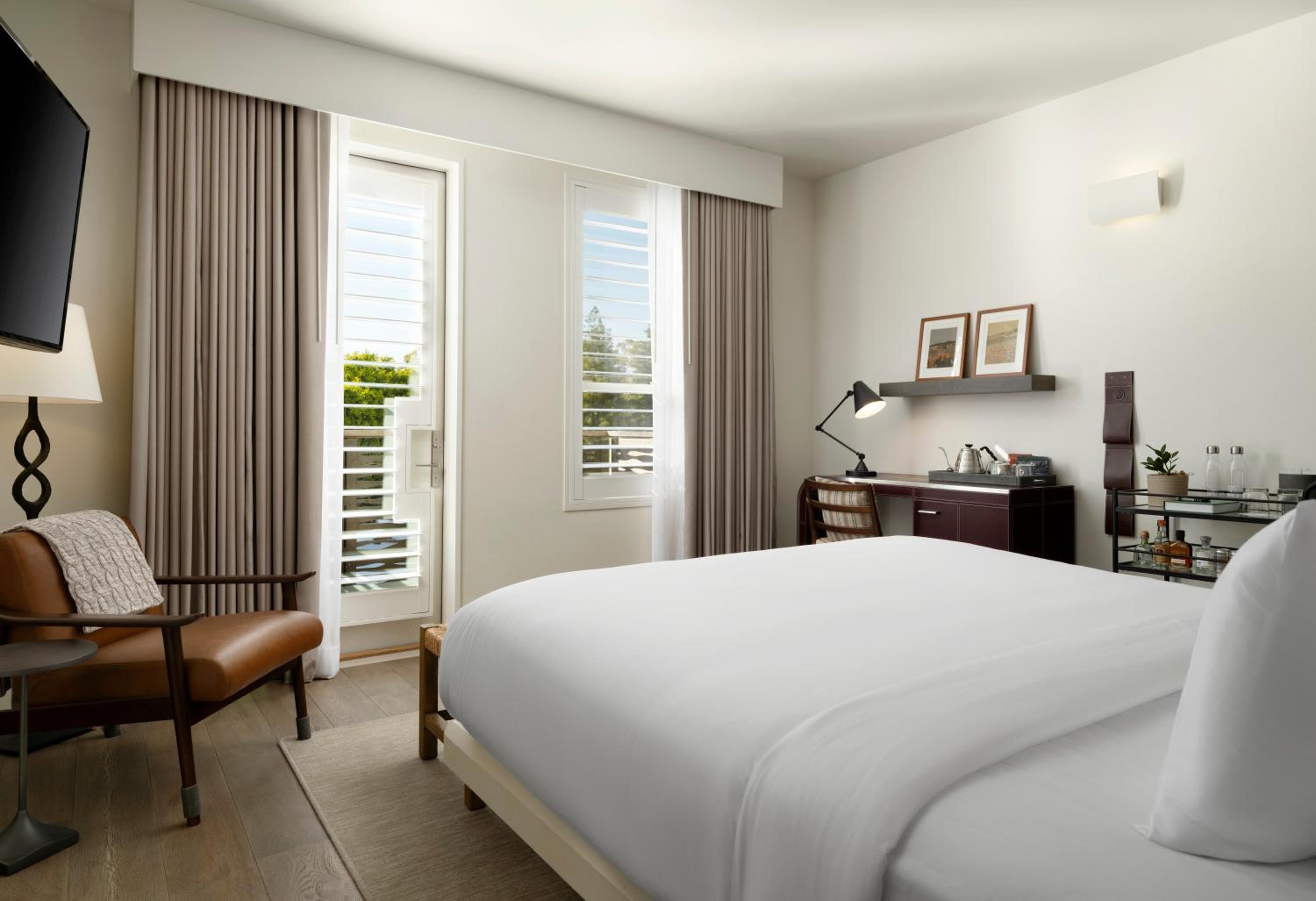 King Room with Balcony and City View - Photo 1
