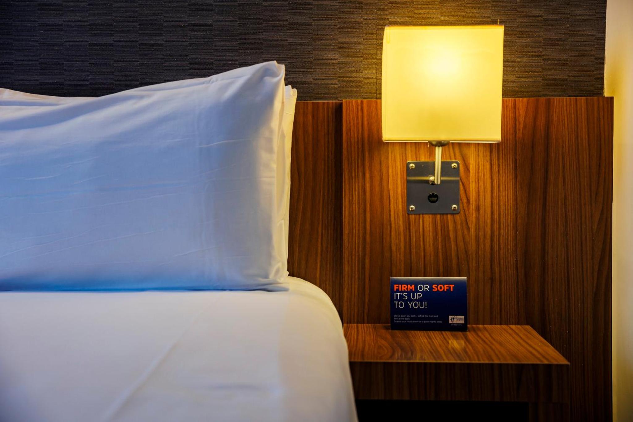 Standard Room with Free Breakfast - Photo 11
