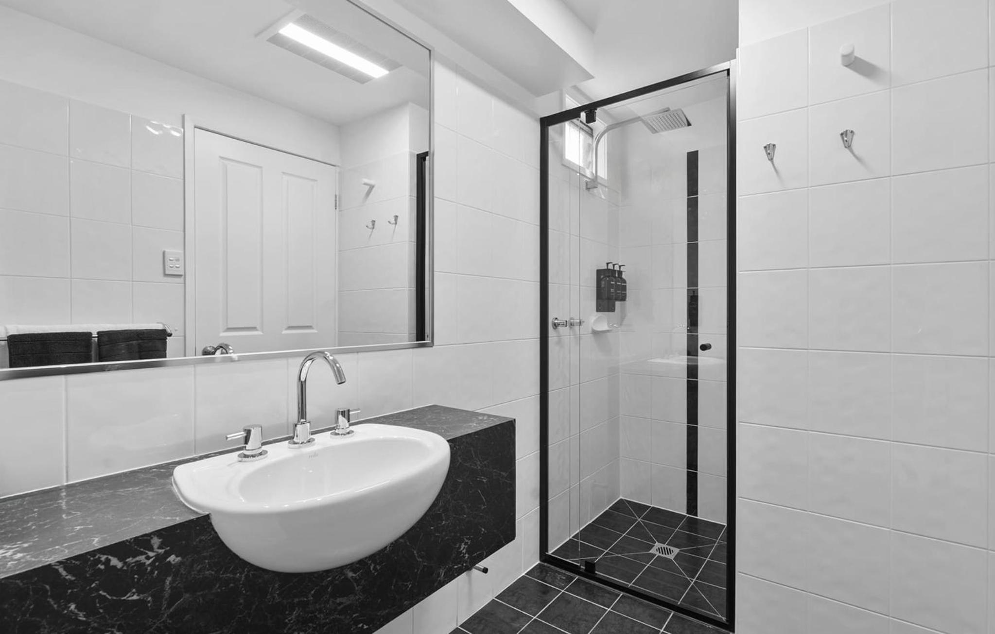 Twin Room - Photo 3