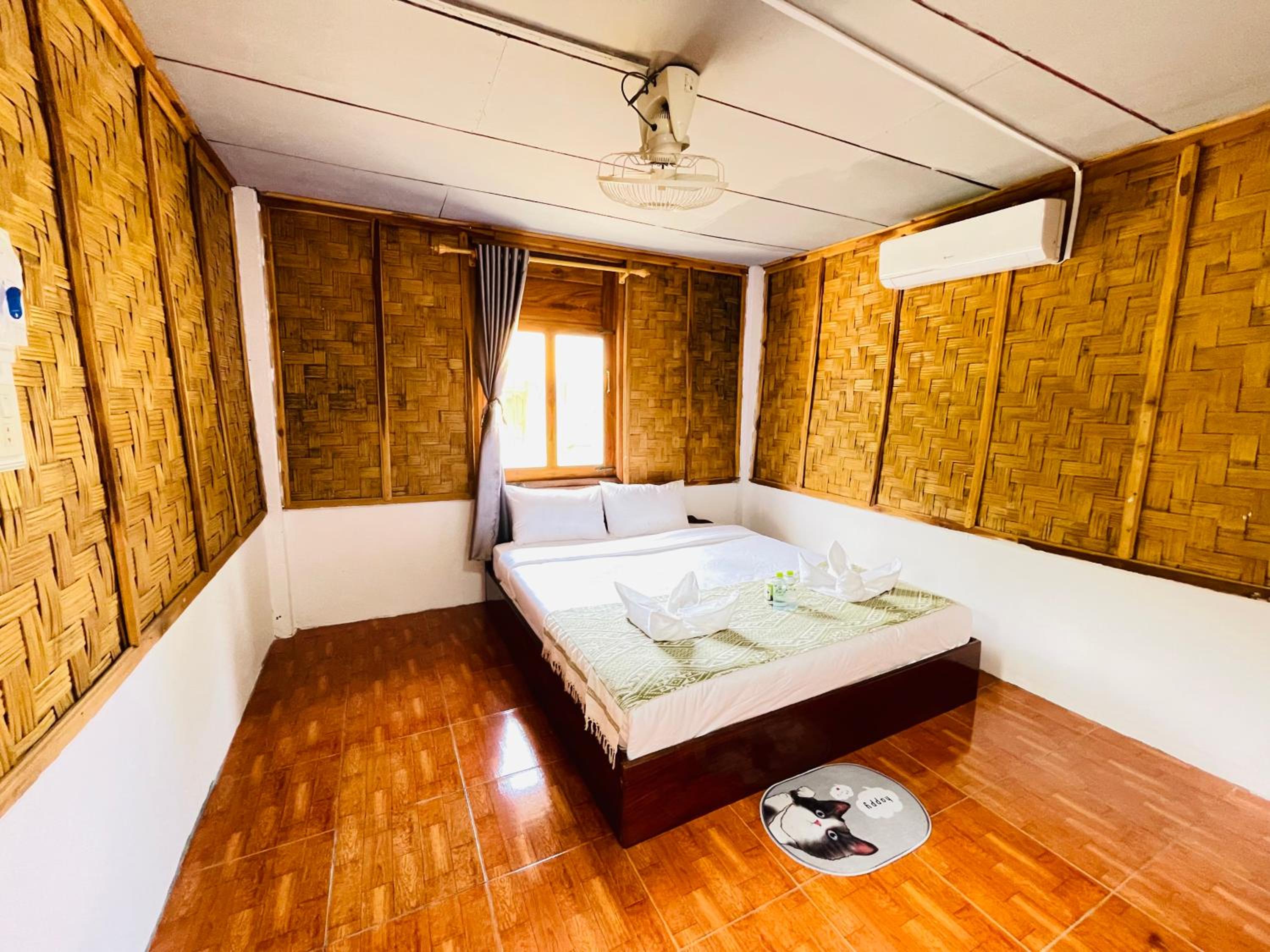Deluxe Bungalow with Garden View photo 2