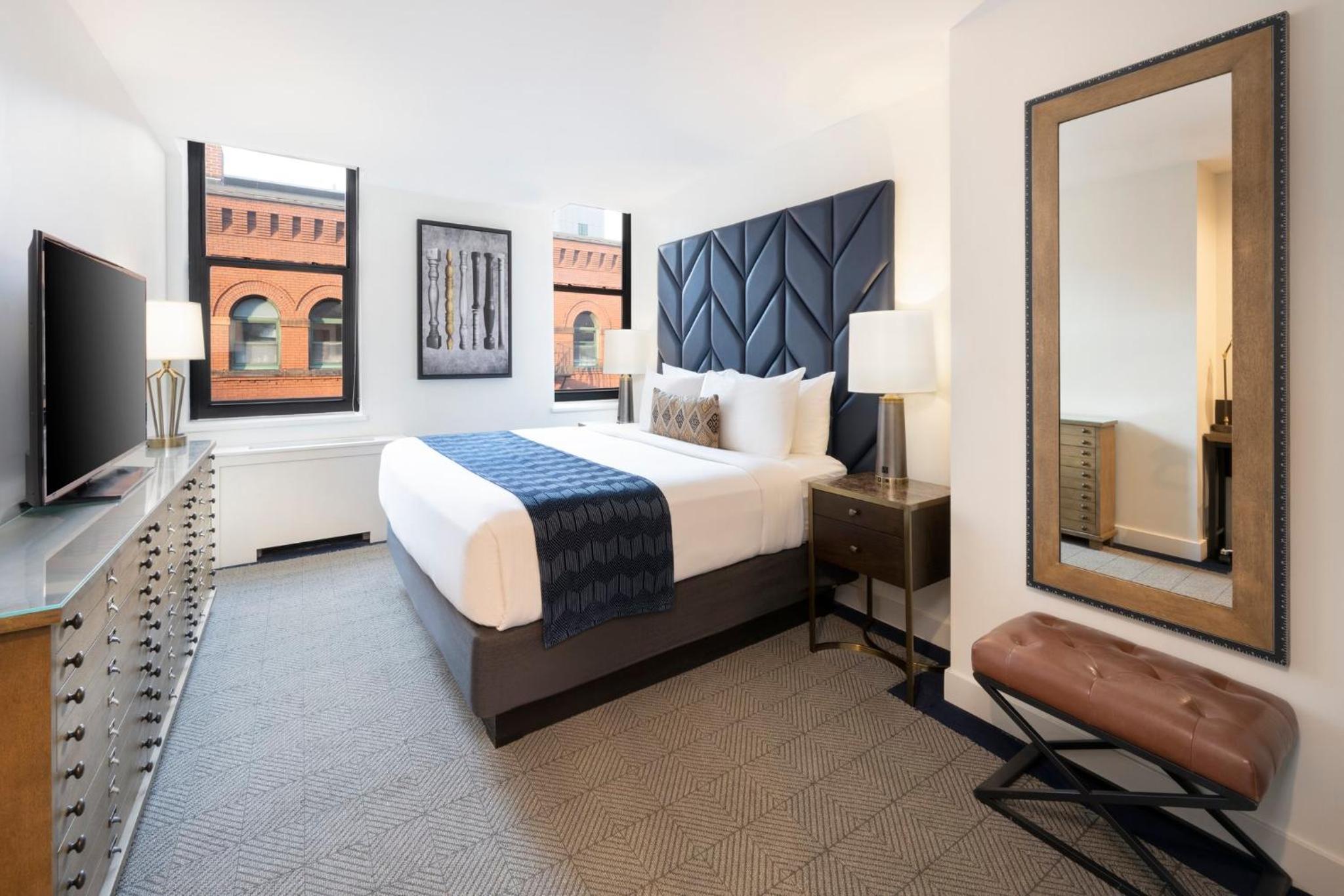 Standard King Room - Photo 7
