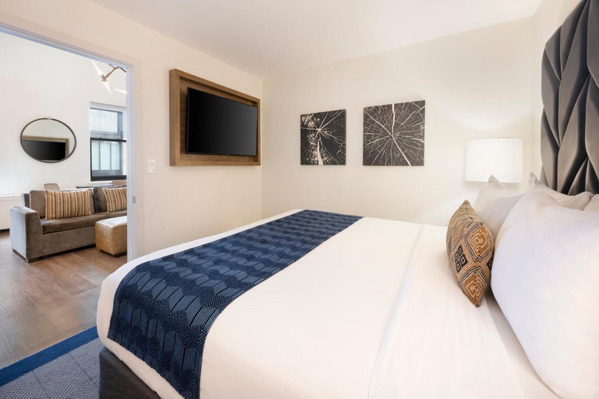 One-Bedroom King Suite - Photo 10