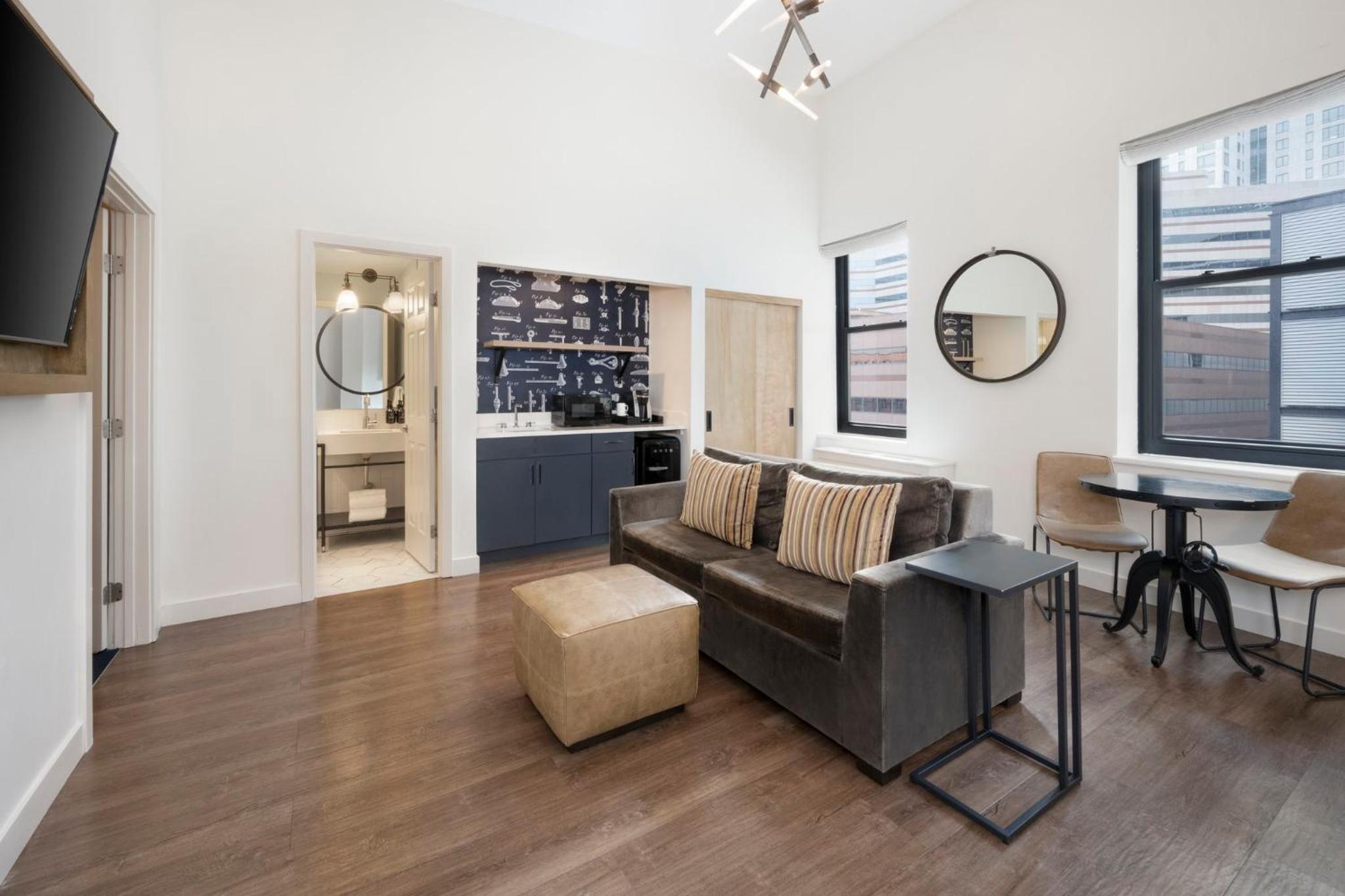 One-Bedroom King Suite - Photo 12