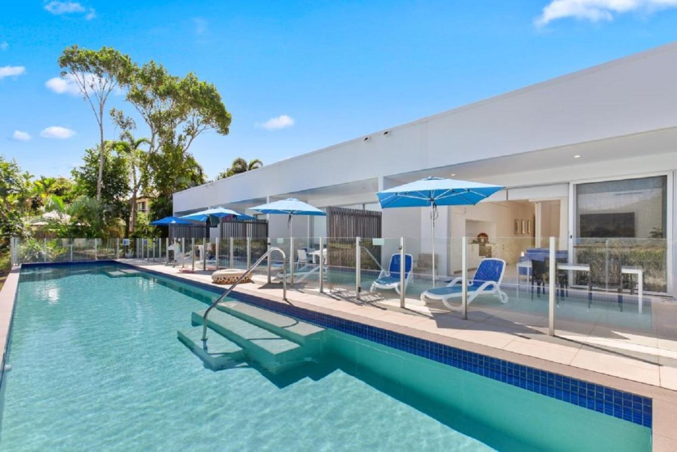 Two-Bedroom Apartment Swim Out - Lap Pool with Sun Loungers