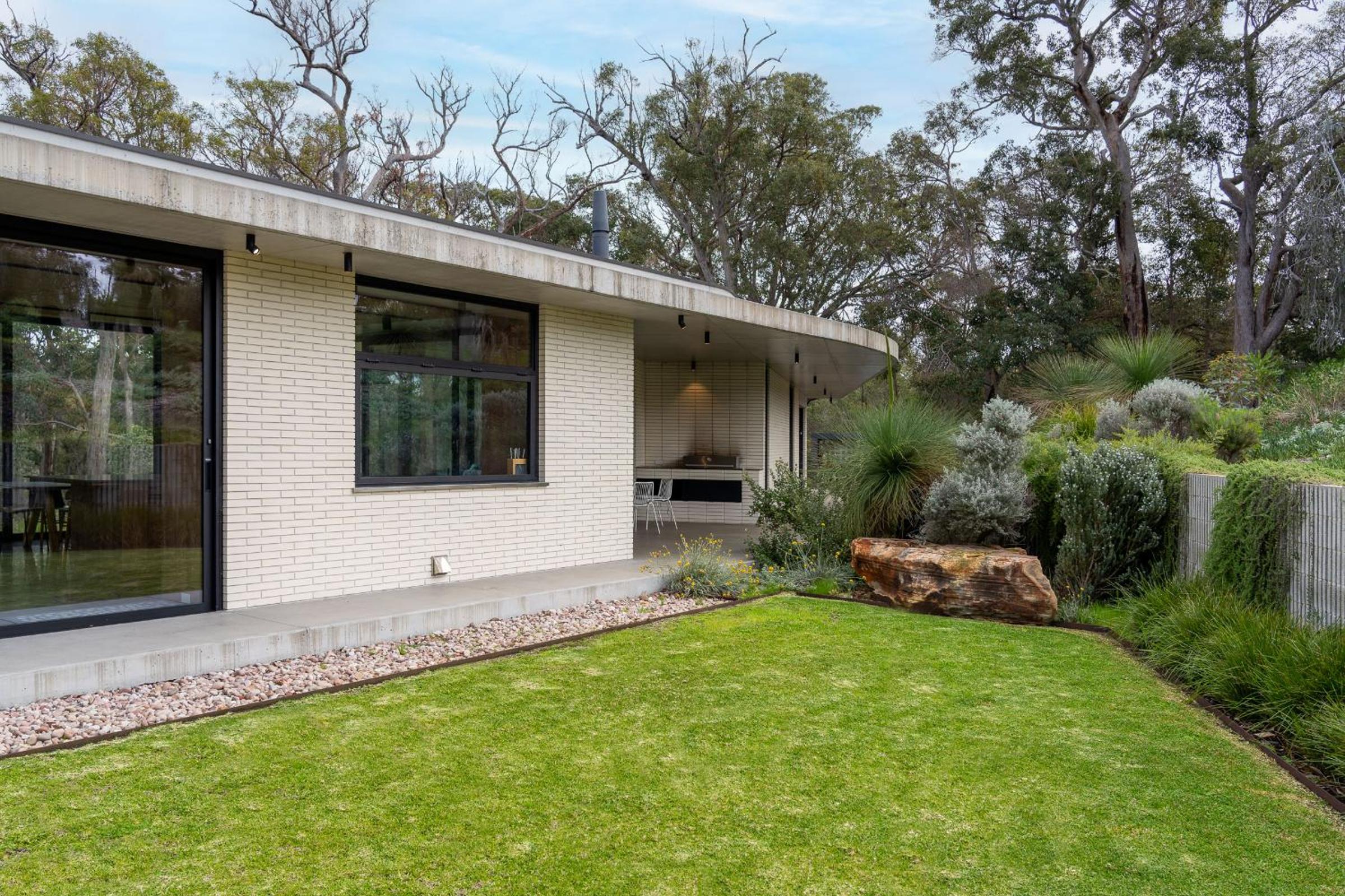 Three-Bedroom House photo 2