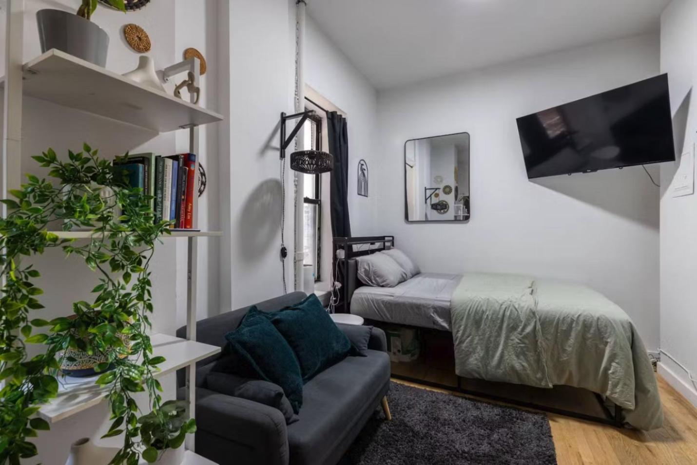 One-Bedroom Apartment photo 1