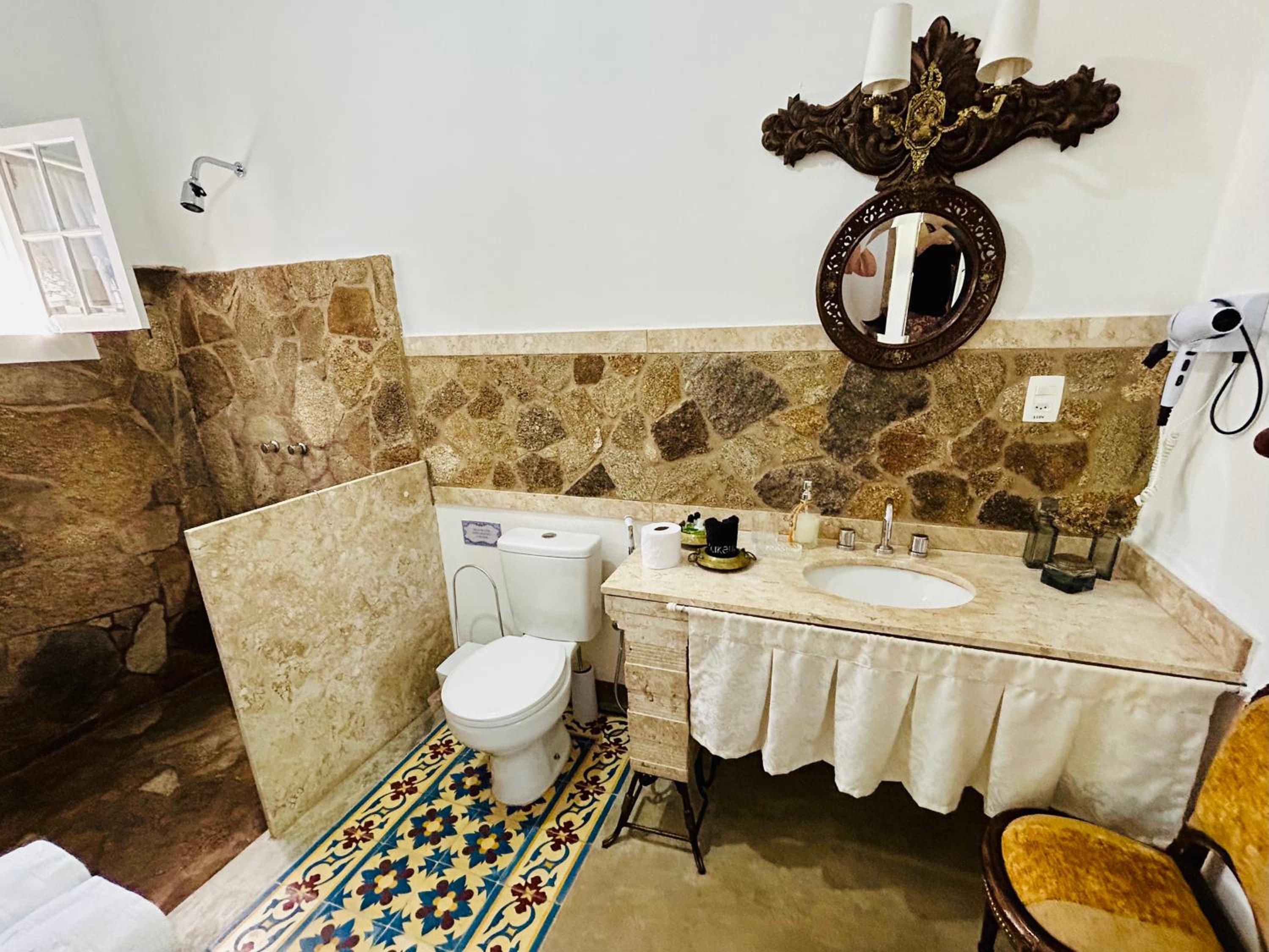 King Suite - Photo 7