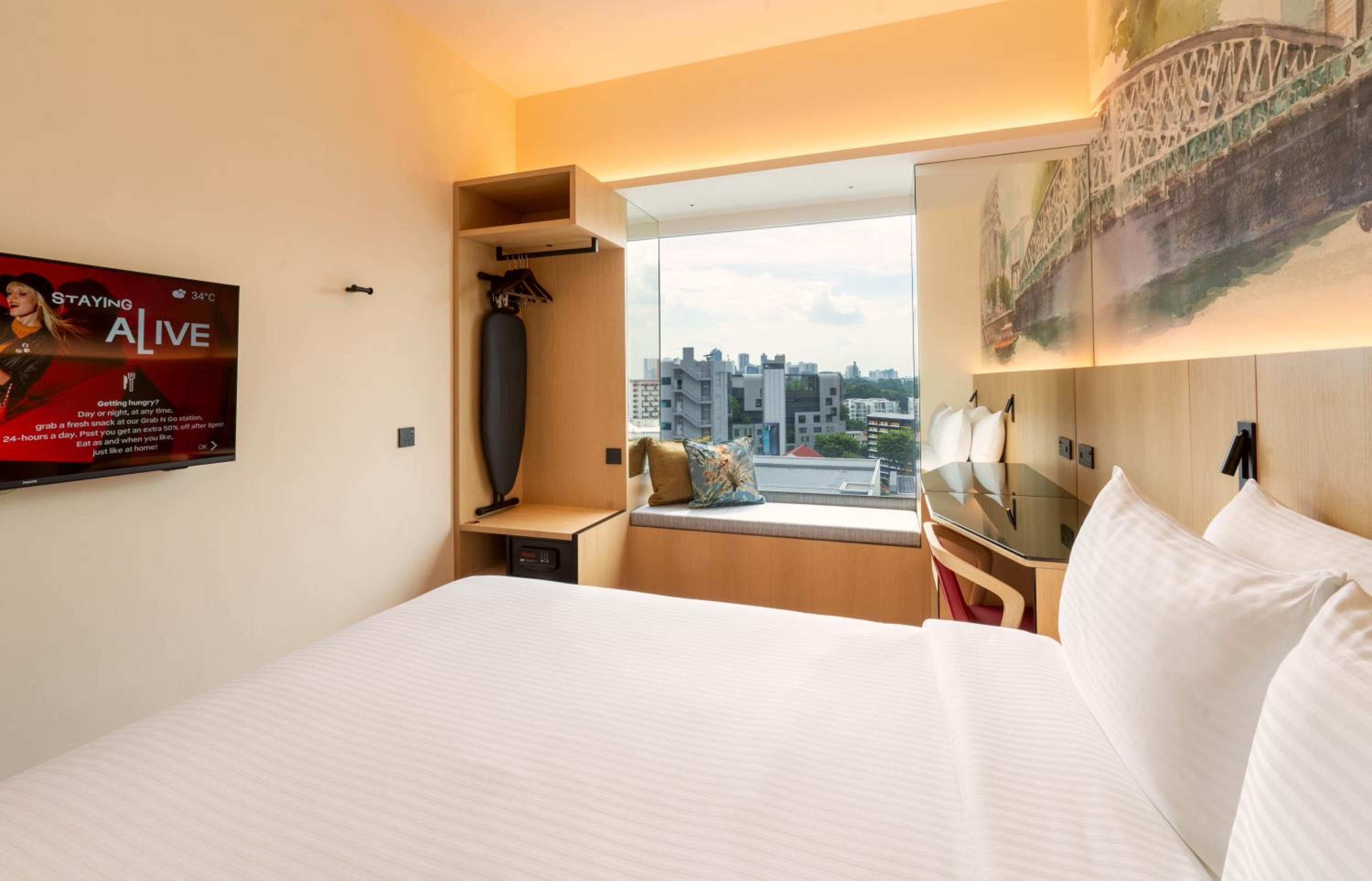 Superior Room - King Bed photo 2