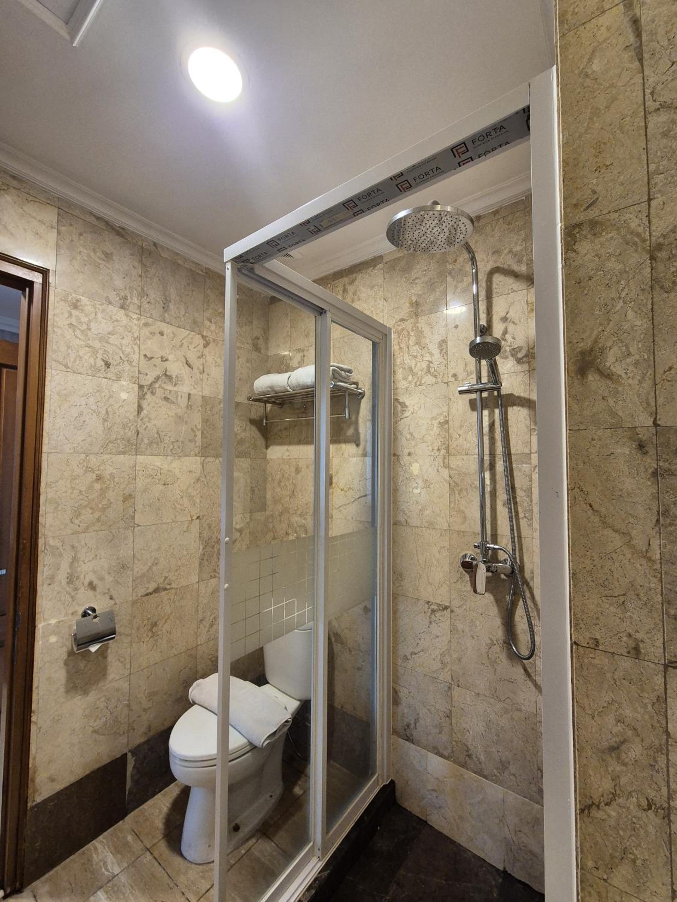 Standard Twin Room - Photo 1
