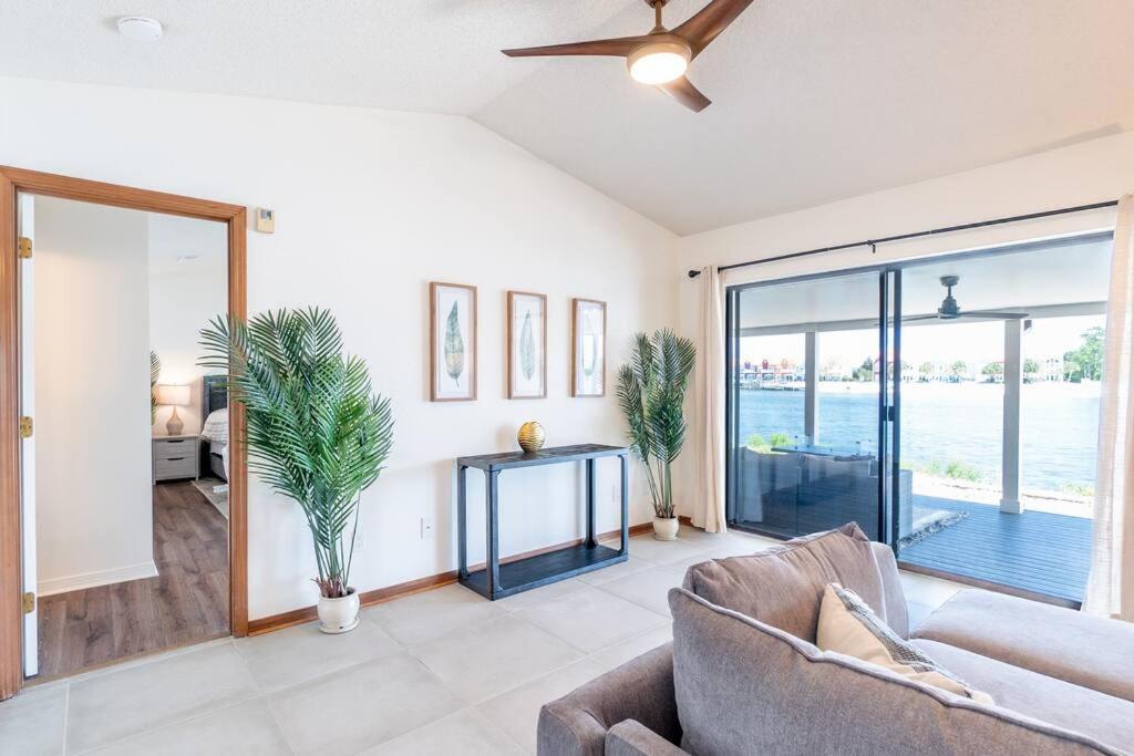 Three-Bedroom House photo 2