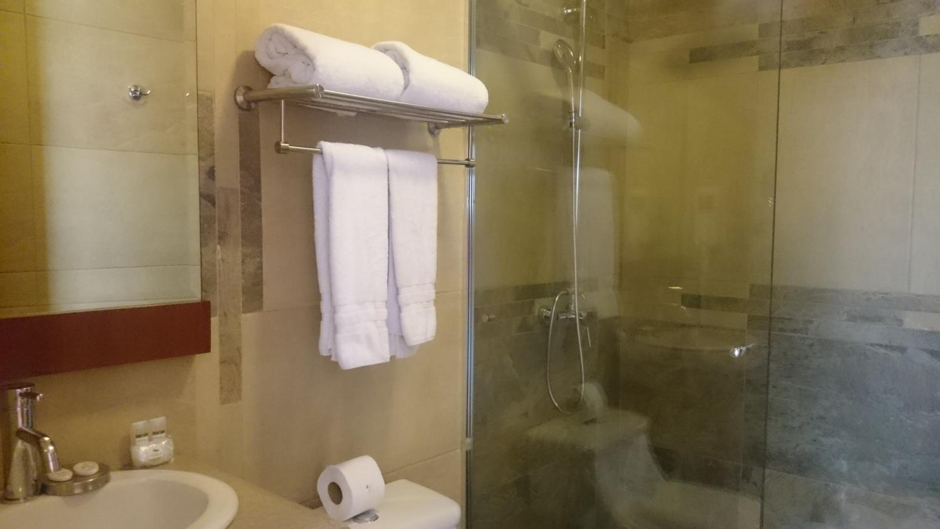 Standard Queen Room photo 2