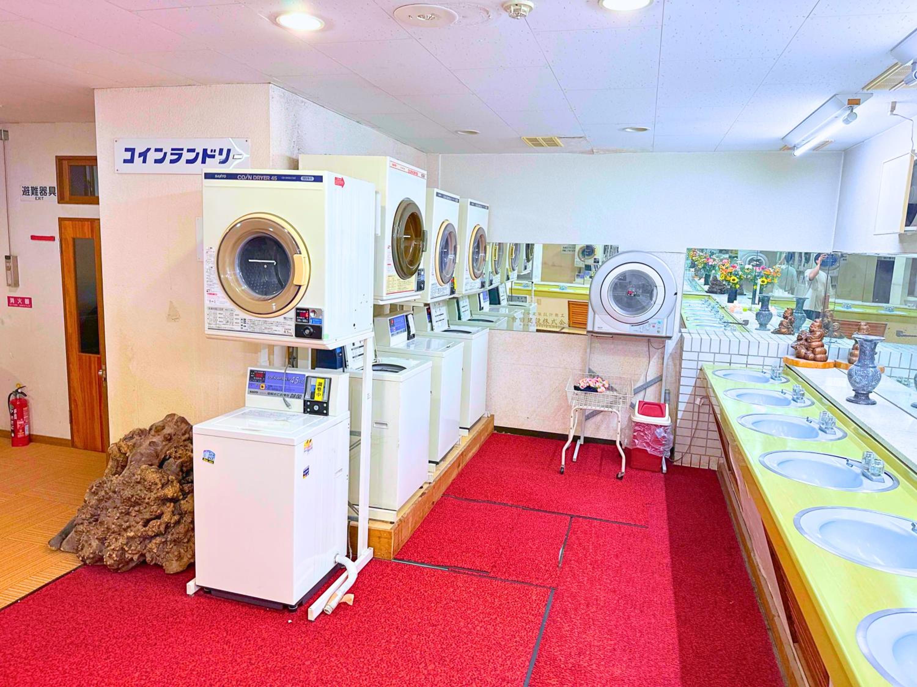 Japanese-Style Family Room with Shared Bathroom - Non-Smoking photo 2