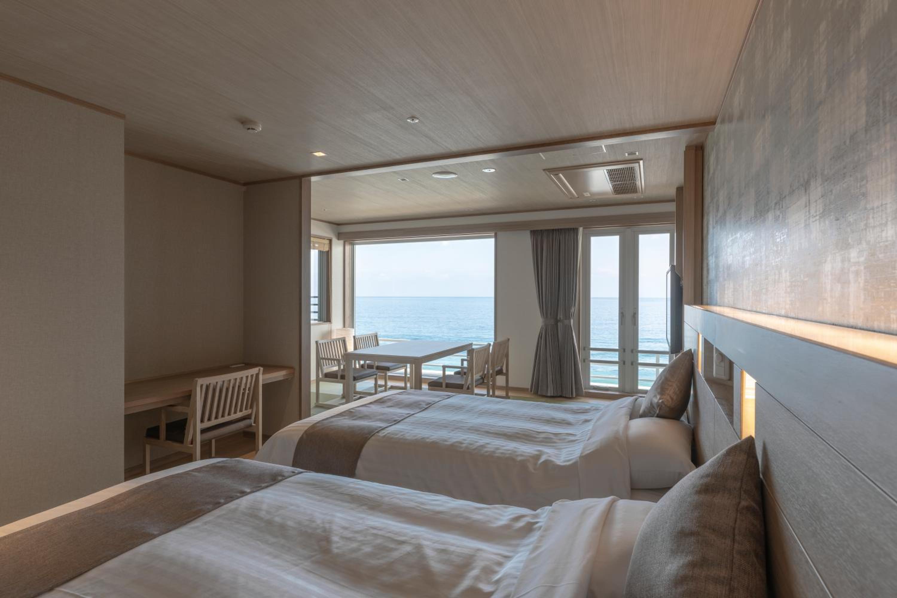 Twin Room with Private Bathroom - Photo 1