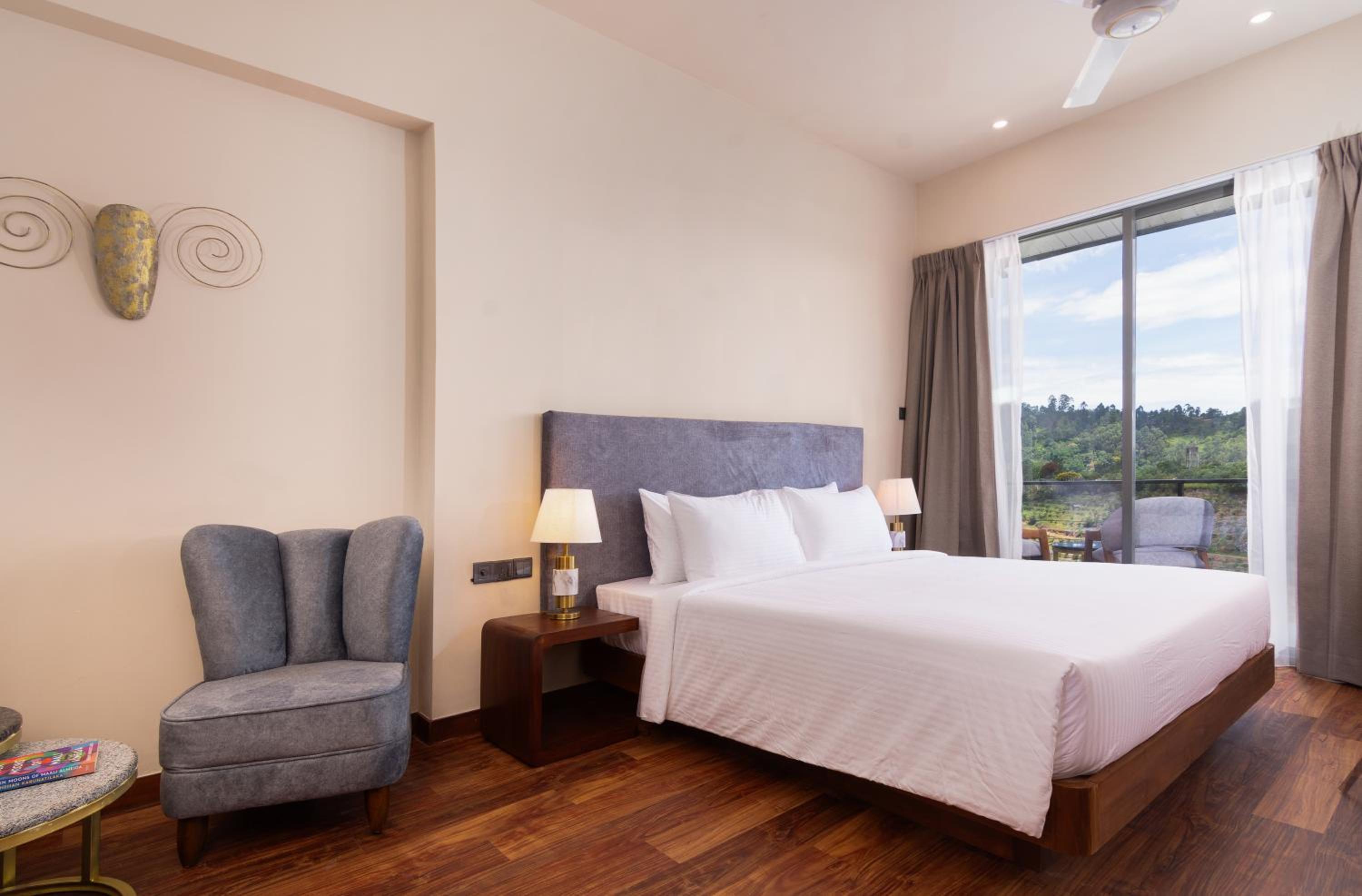 King Room with Spa Bath - Photo 3