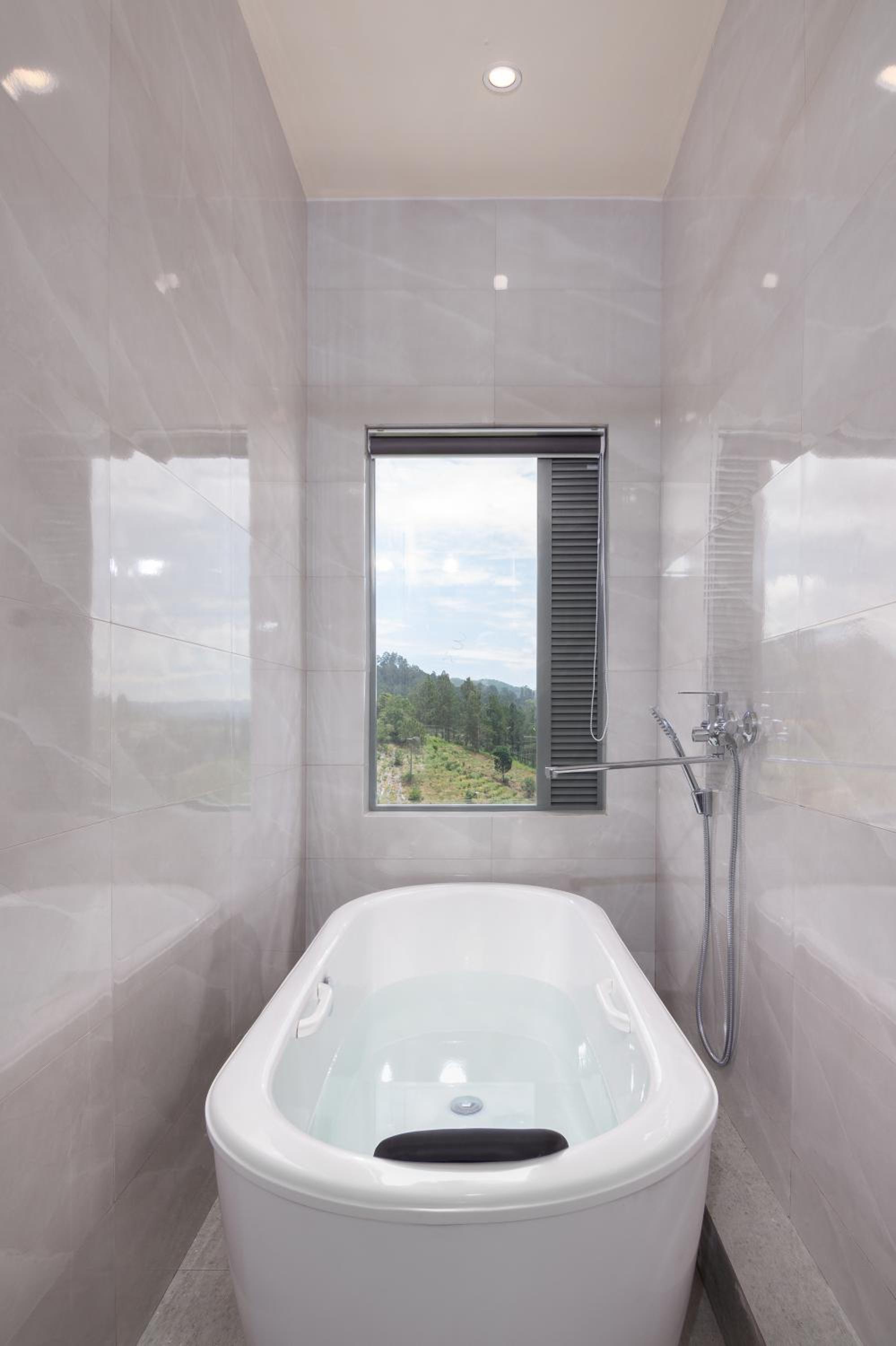 King Room with Spa Bath - Photo 2