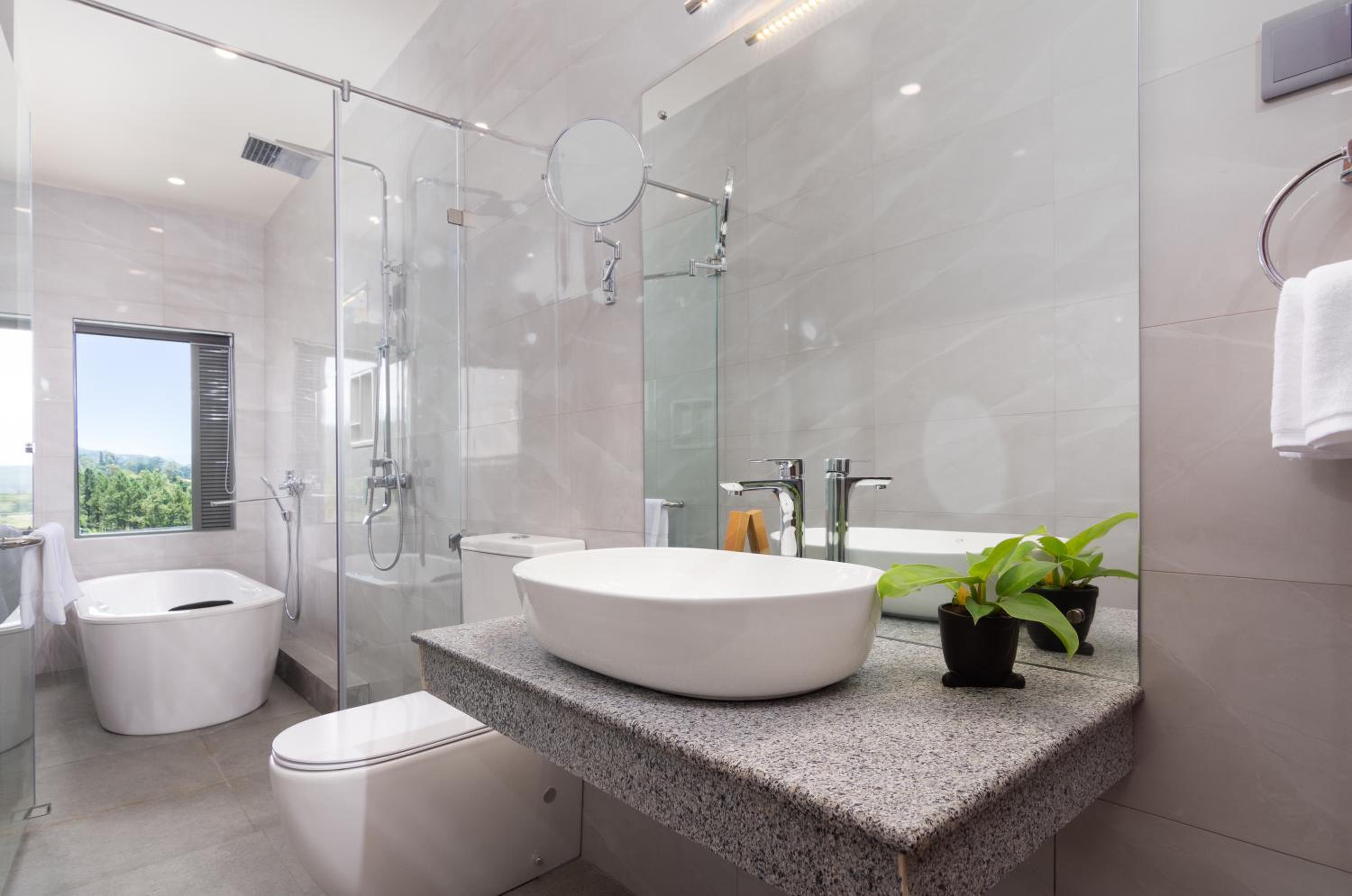 King Room with Spa Bath - Photo 5