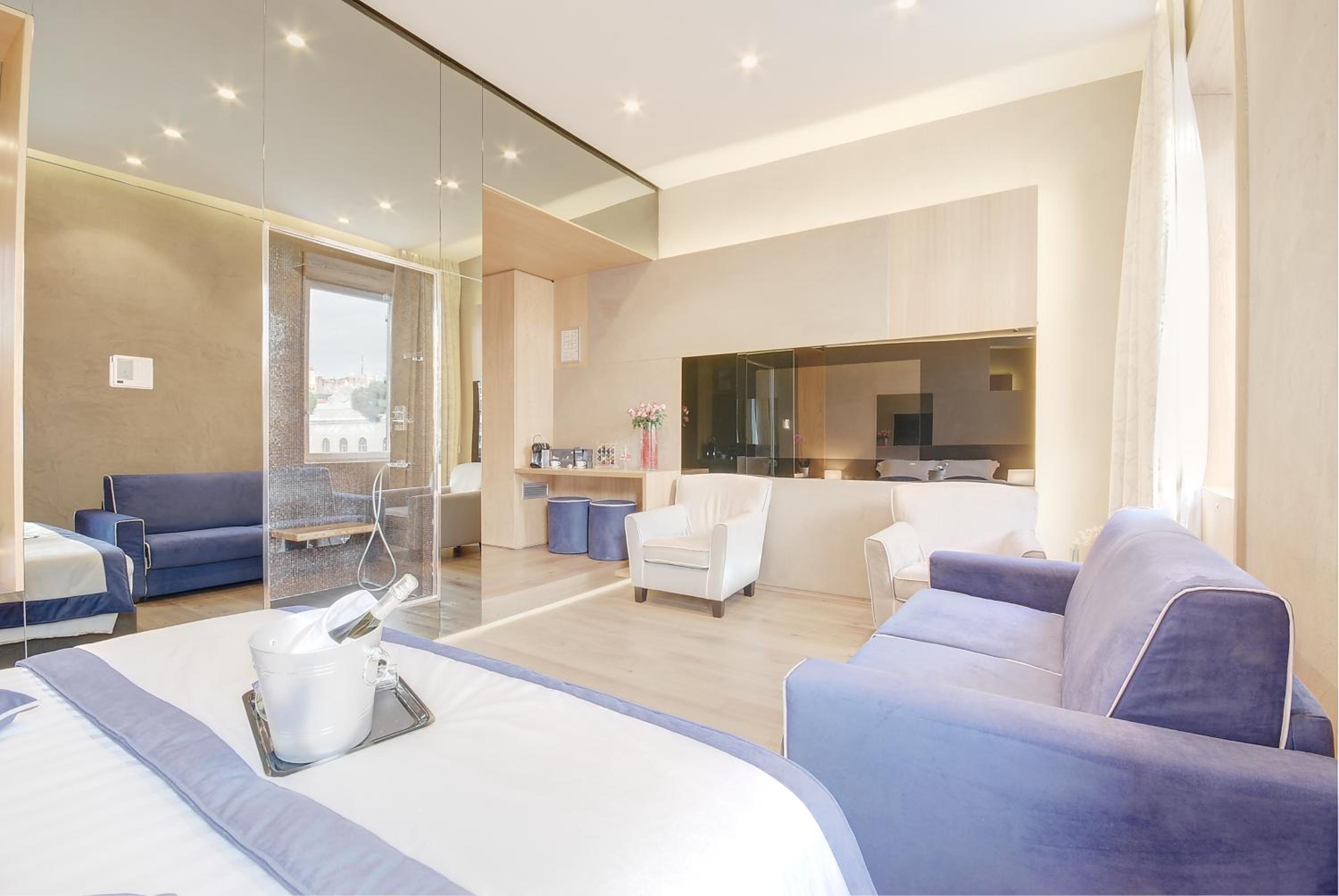 Suite with City View photo 3