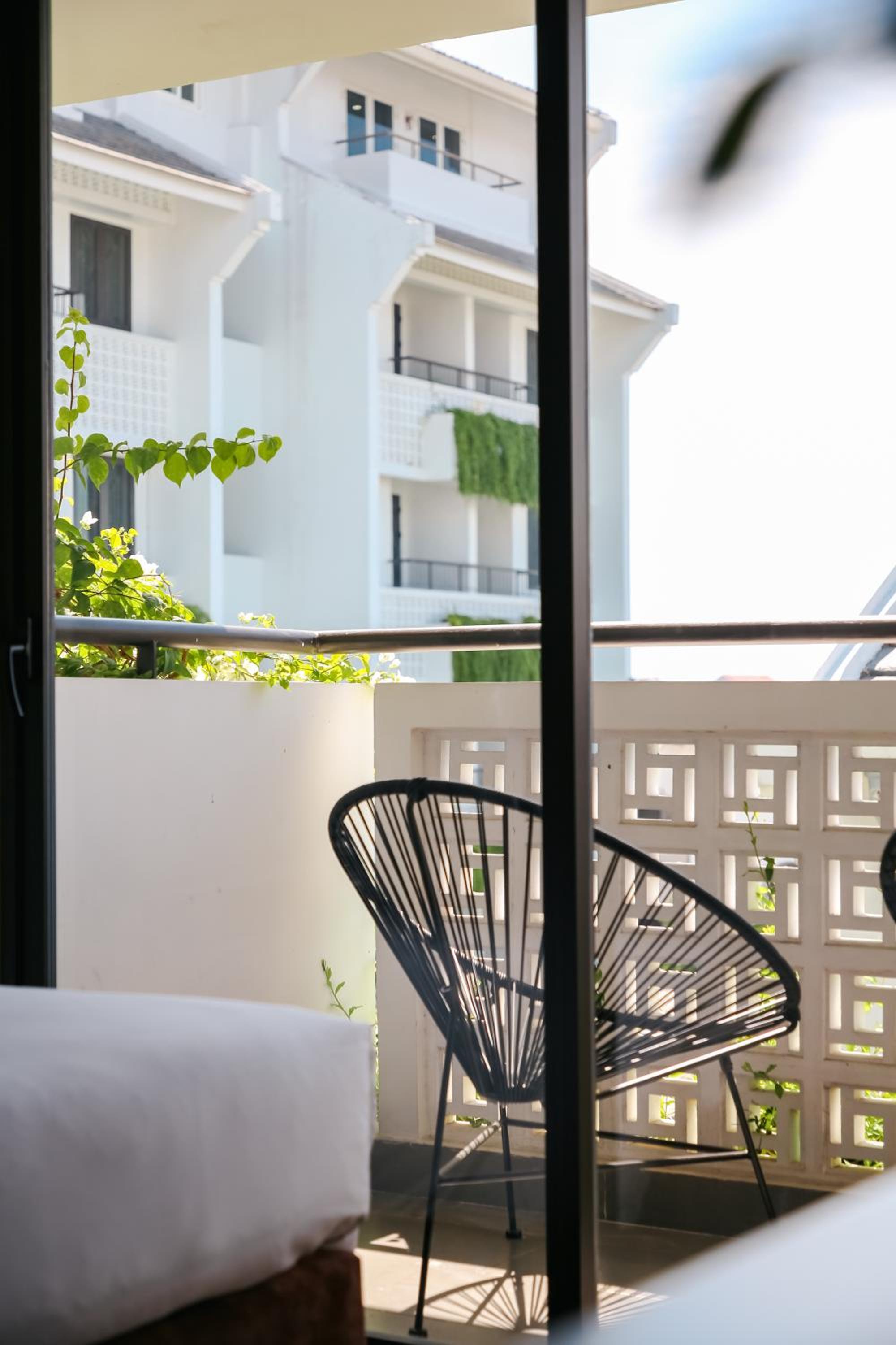 Premier Deluxe Double with Balcony - Complimentary Daily Mini-bar - Photo 4