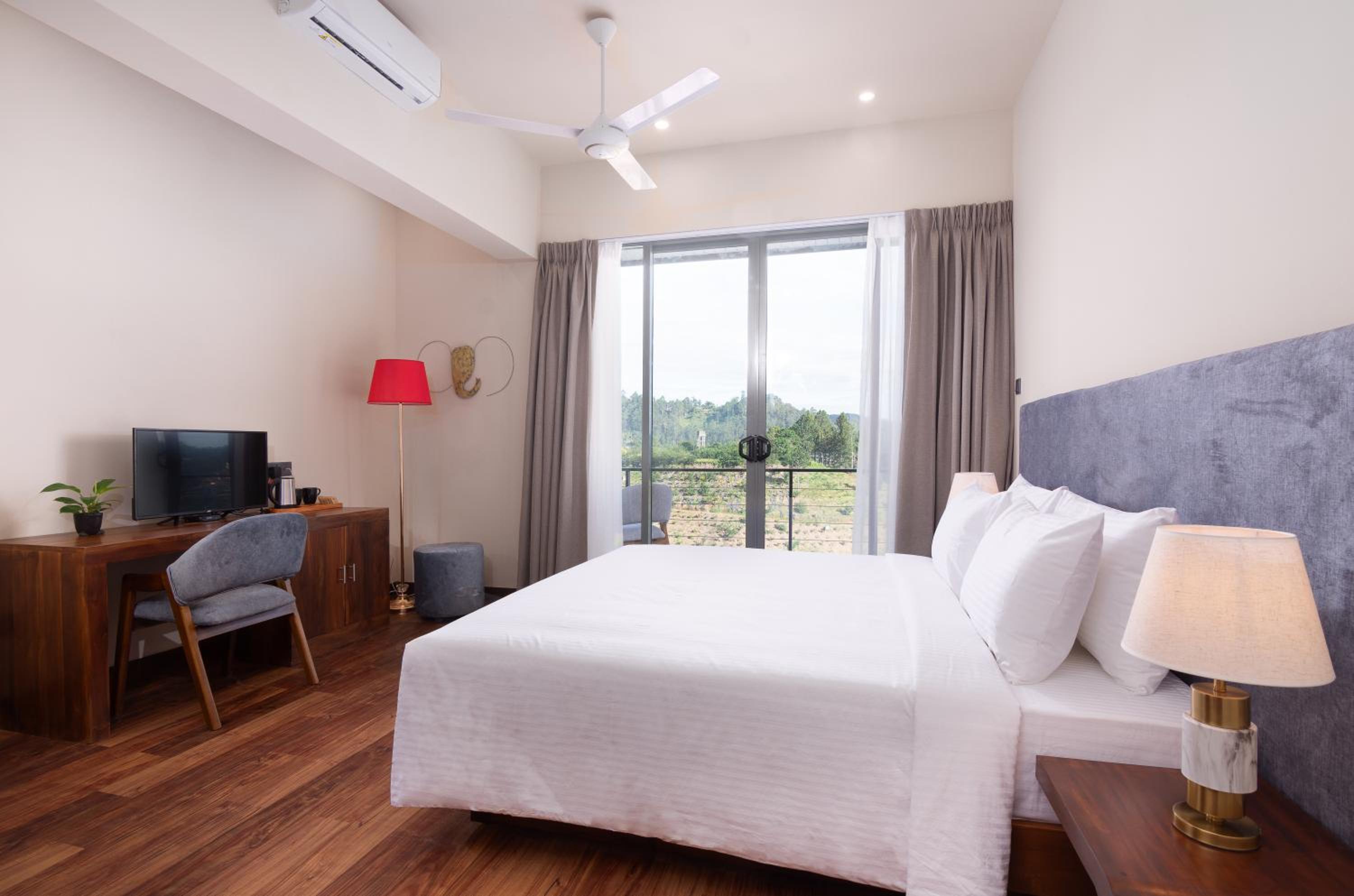 King Room with Mountain View - Photo 1