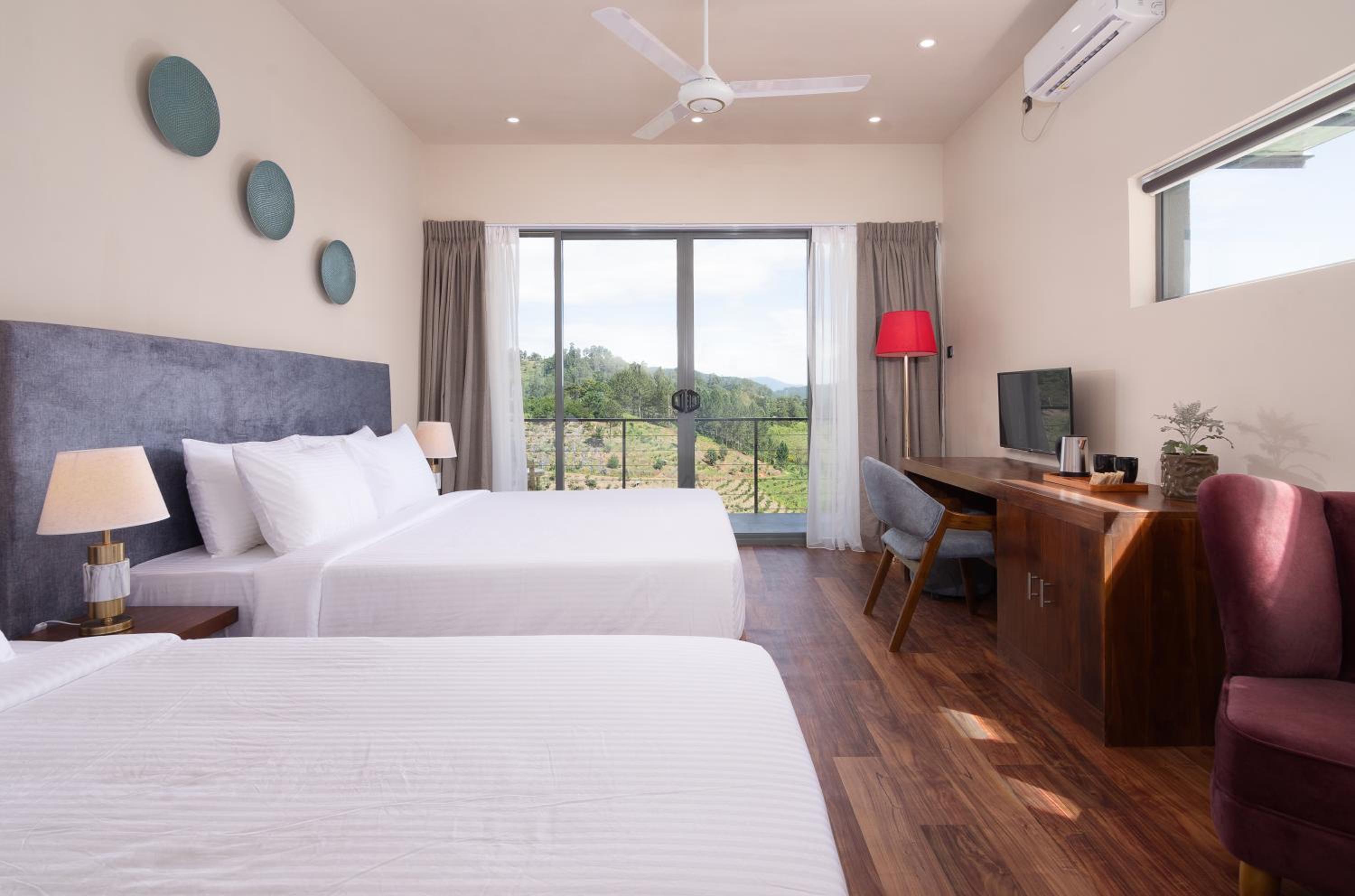 King Room with Mountain View - Photo 3