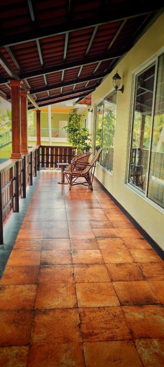 King Suite with Balcony photo 3