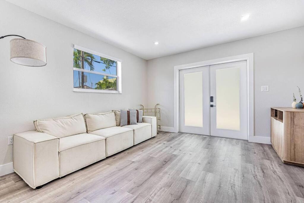 Five-Bedroom House photo 1
