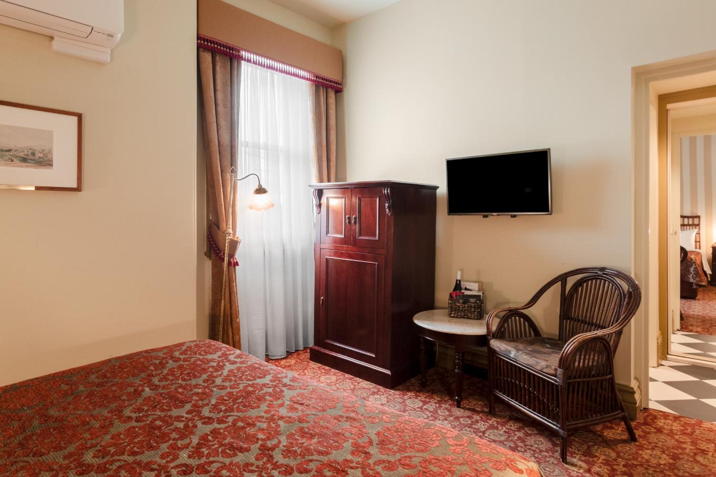 Superior Room with Free High Speed WiFi - Photo 3
