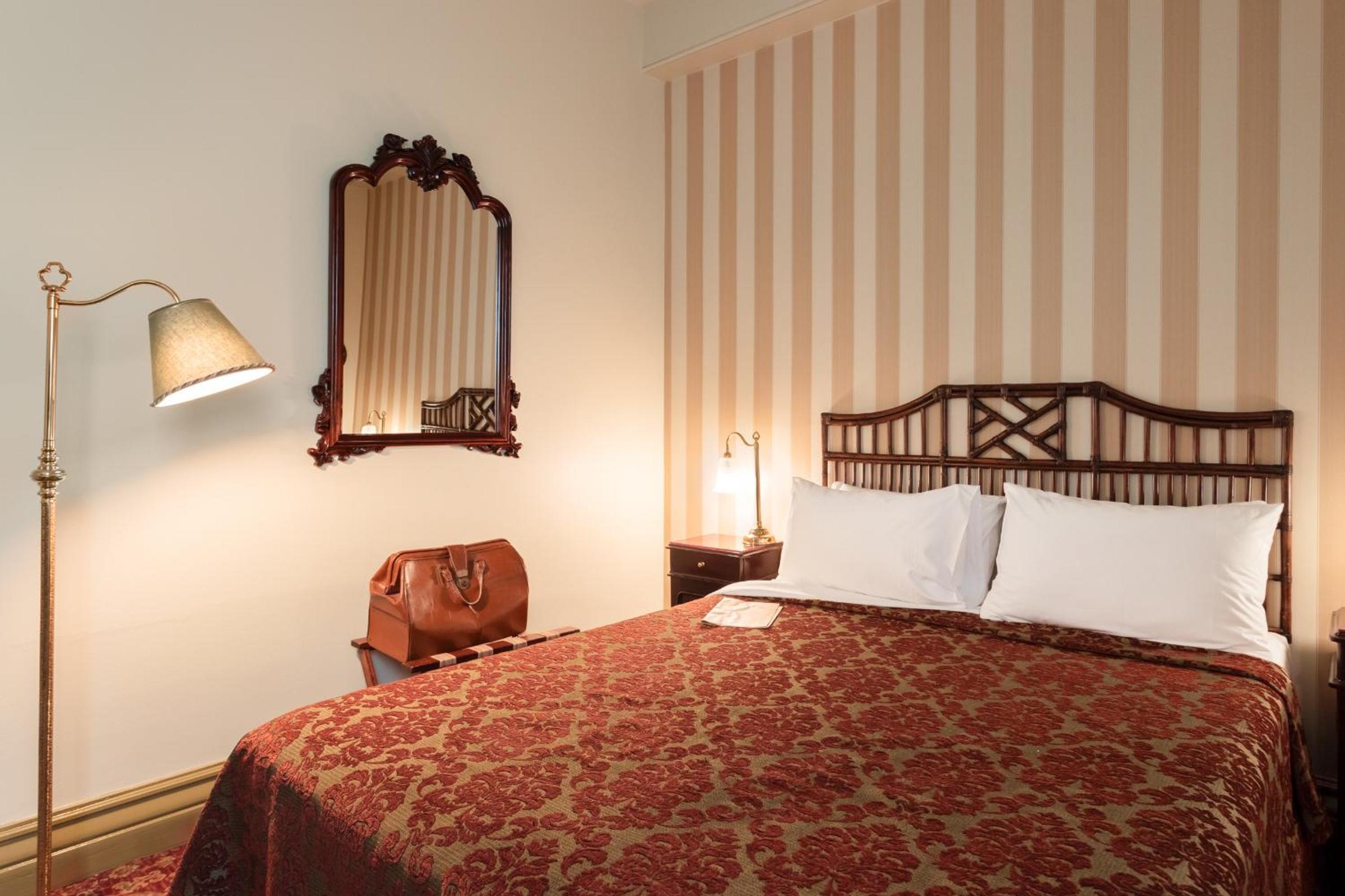 Superior Room with Free High Speed WiFi - Photo 2